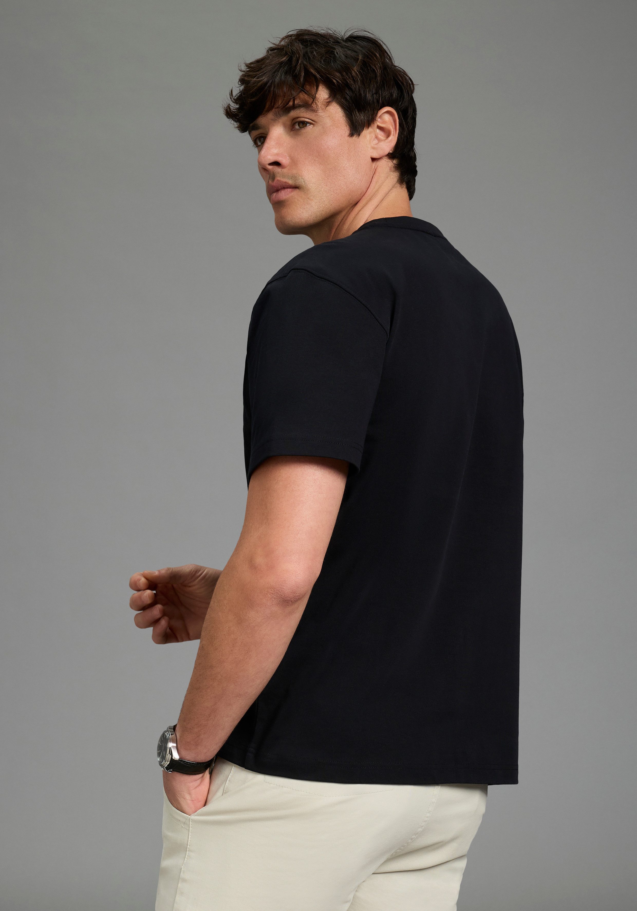 Bruno Banani T-Shirt Oversize Kurzarmshirt, lässige Passform, unifarben, aus Single Jersey