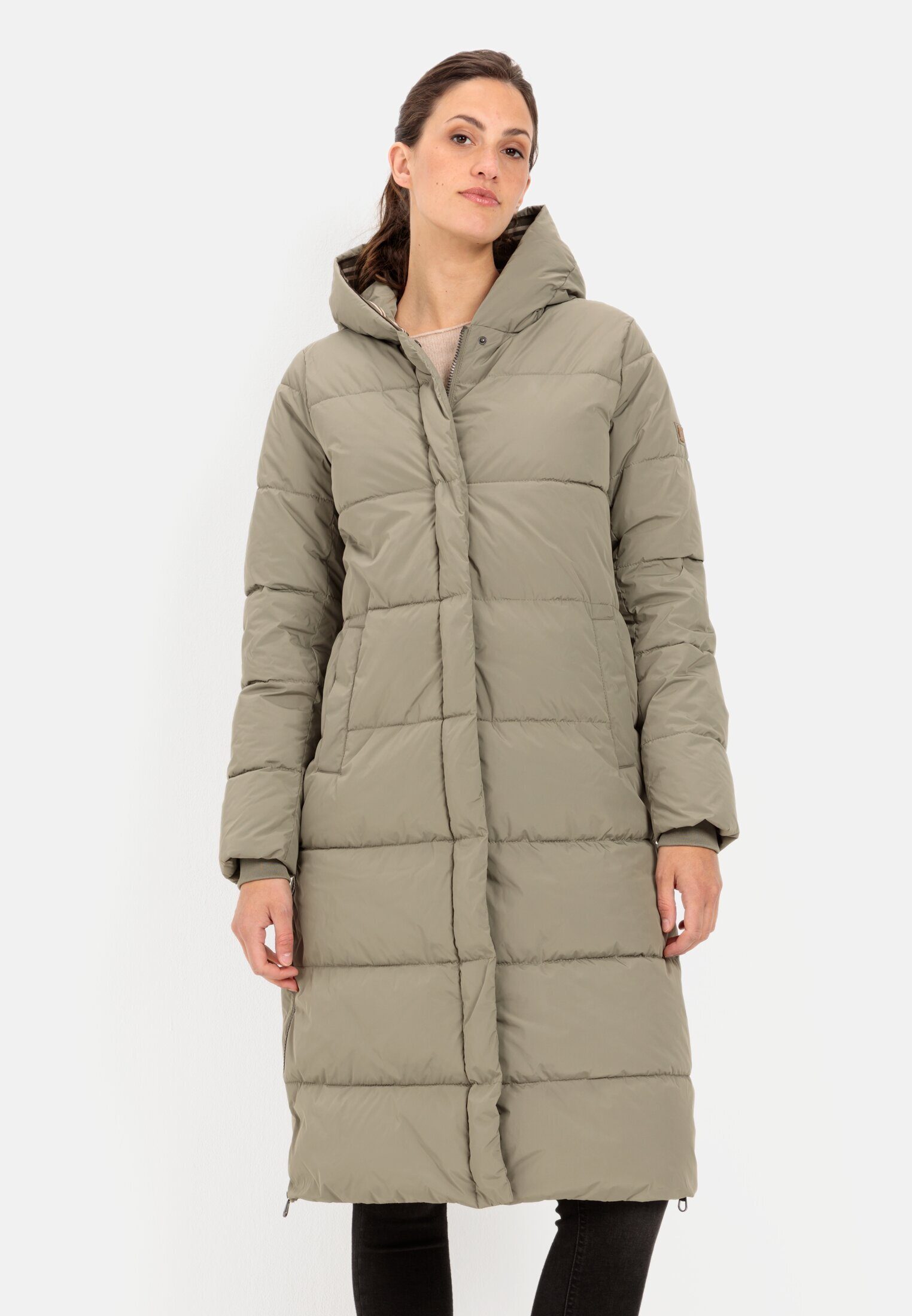 camel active Steppmantel aus recyceltem Polyester Langarm Kapuze Markenlabel