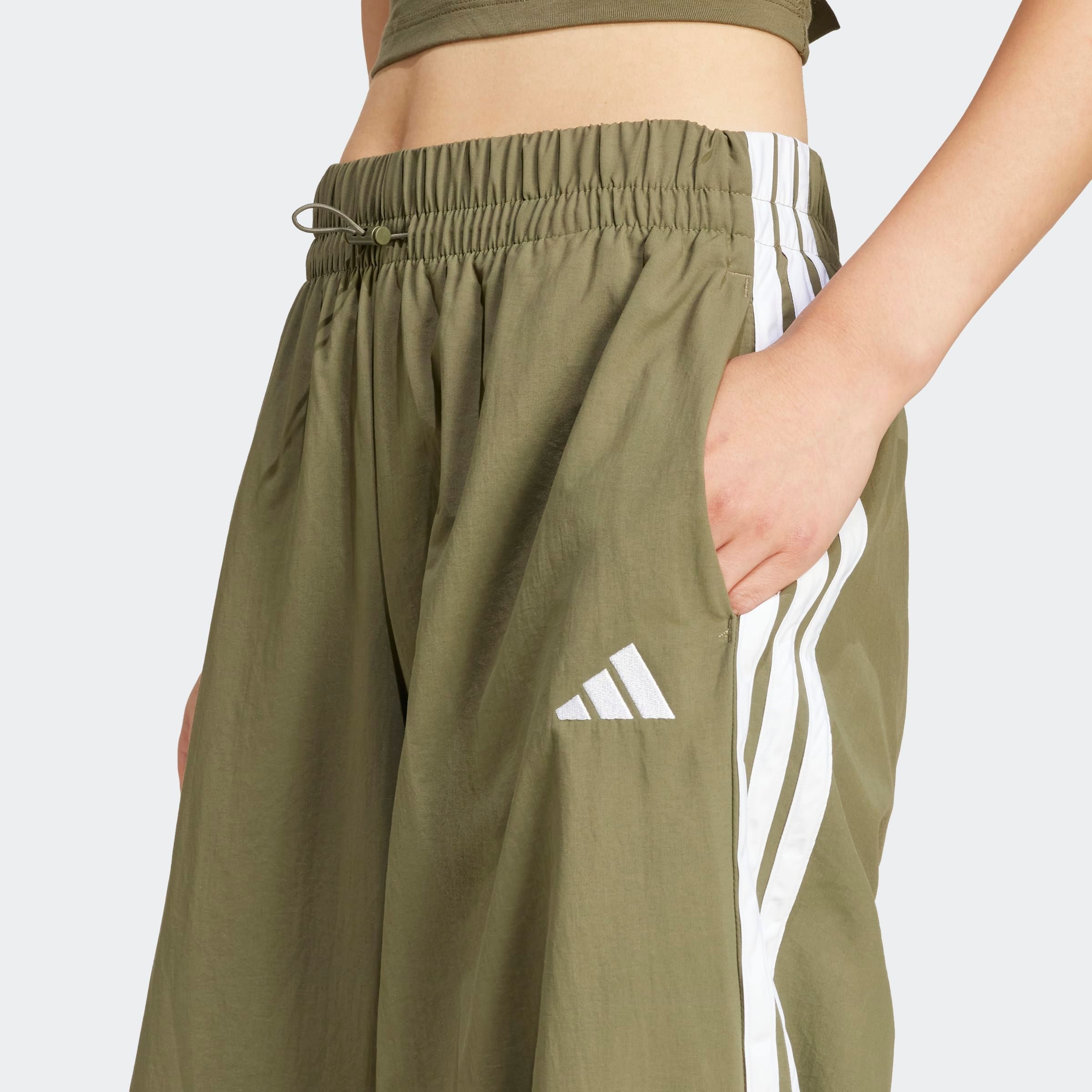 adidas Sportswear Sporthose ESSENTIALS 3-STREIFEN LIFESTYLE WOVEN PARACHUTE Fallschirmhose, locker geschnitten, mit weitem Bein