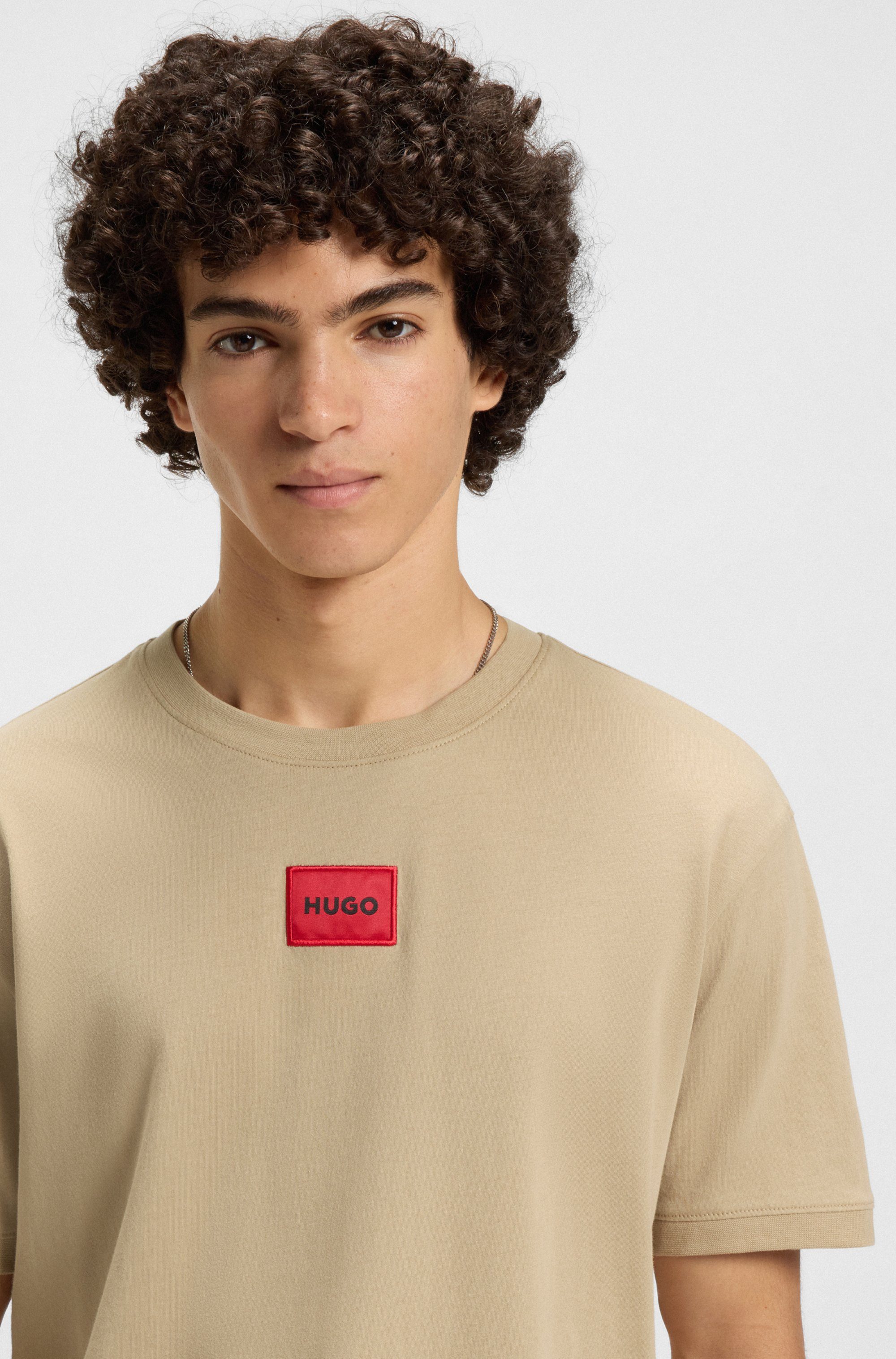 HUGO T-Shirt Diragolino Rundhalsausschnitt, Regular Fit, Logo-Label günstig online kaufen