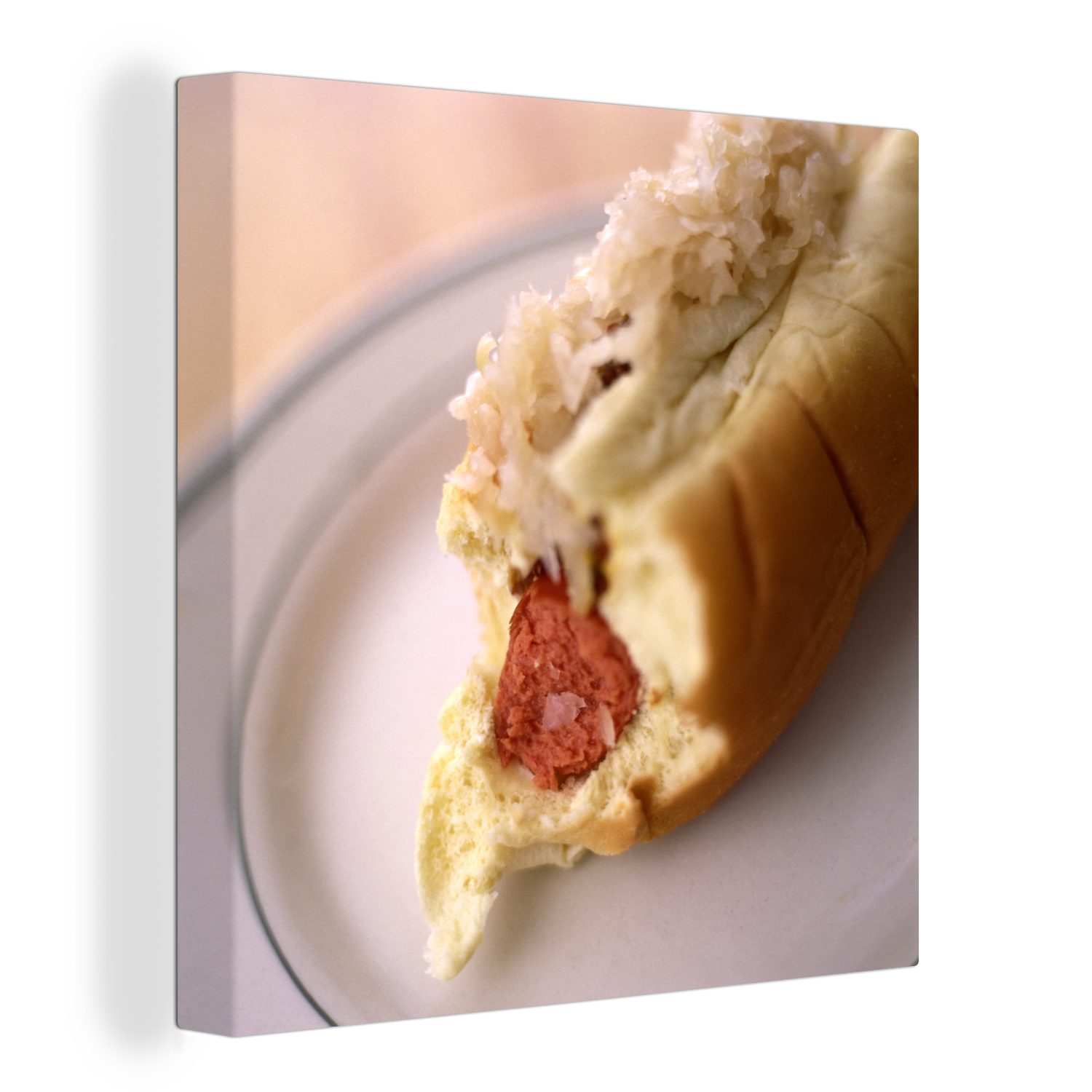 OneMillionCanvasses® Leinwandbild Eine teilweise gegessene Bratwurst auf einem Brötchen, (1 St), Leinwand Bilder für Wohnzimmer Schlafzimmer