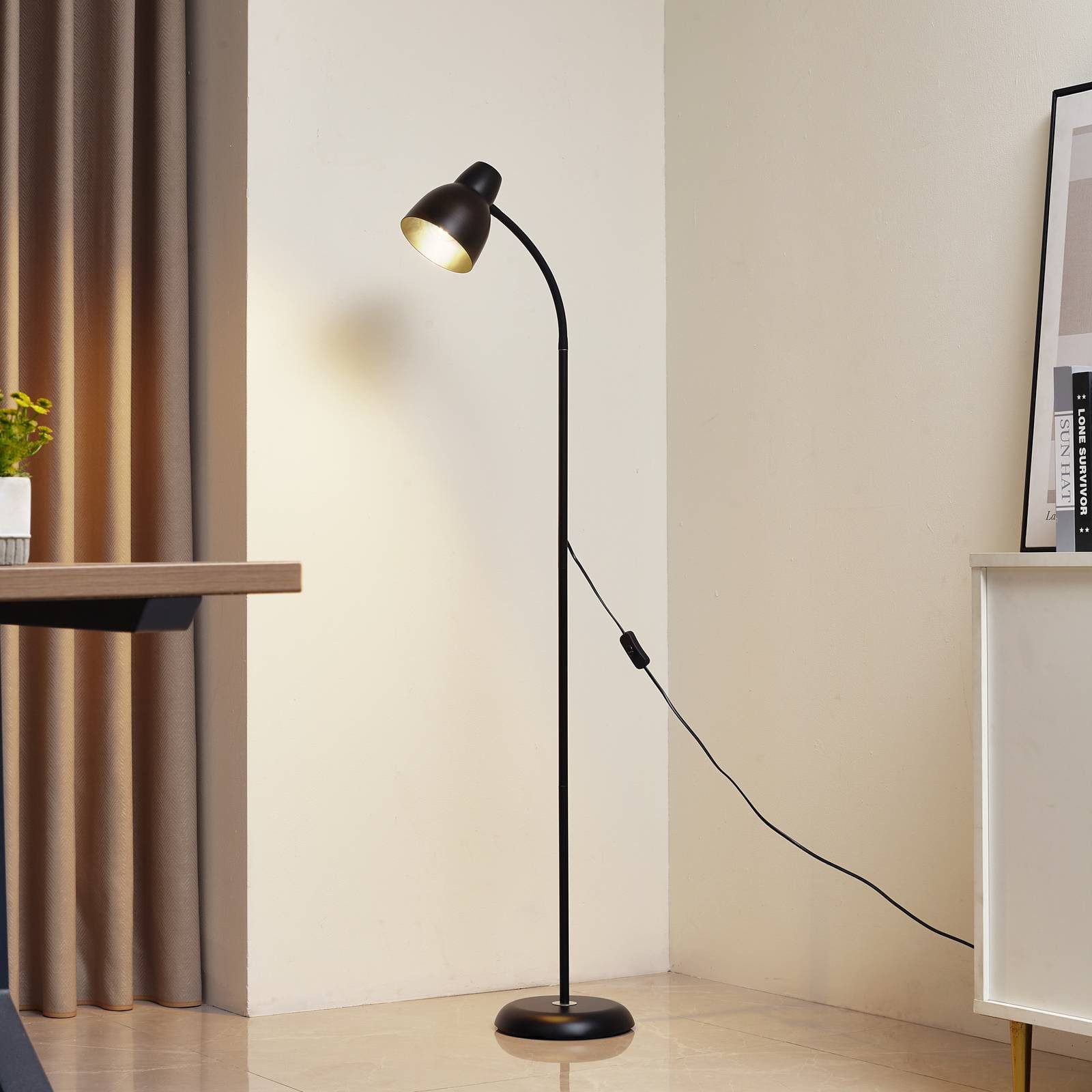 Lindby Stehlampe Tebbi, Metall, Schwarz IP20, 1 x 15 W LED