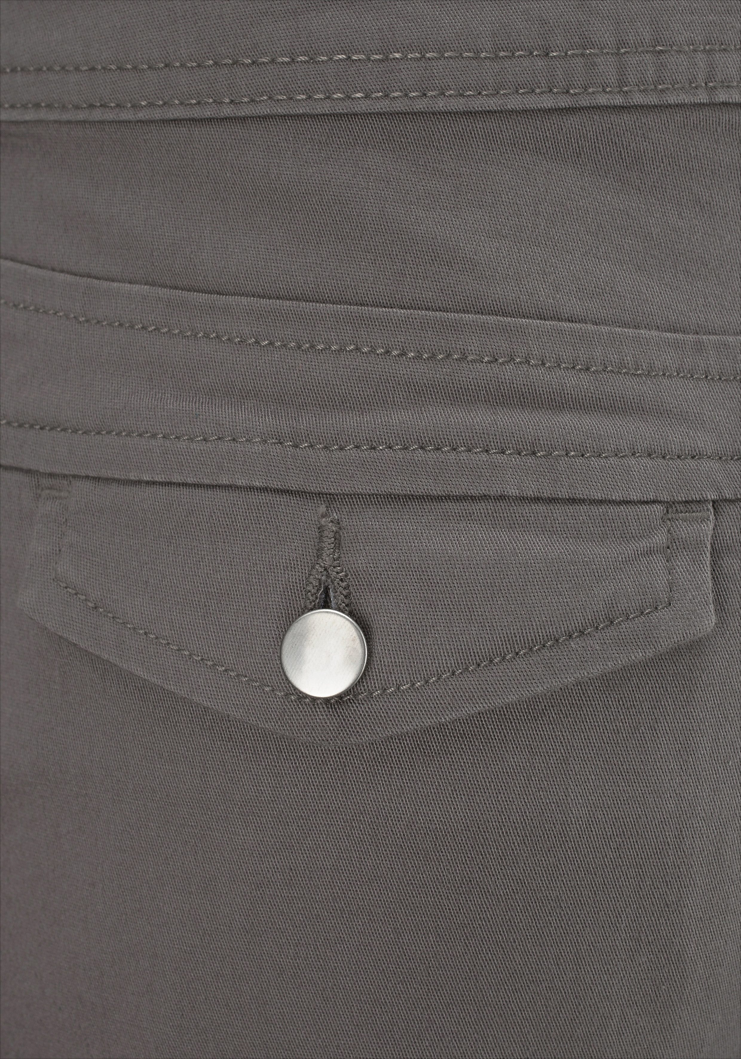 Shorts Taschen, kurze Baumwollstretch aus LASCANA Hose, Freizeitlook olivgrün mit