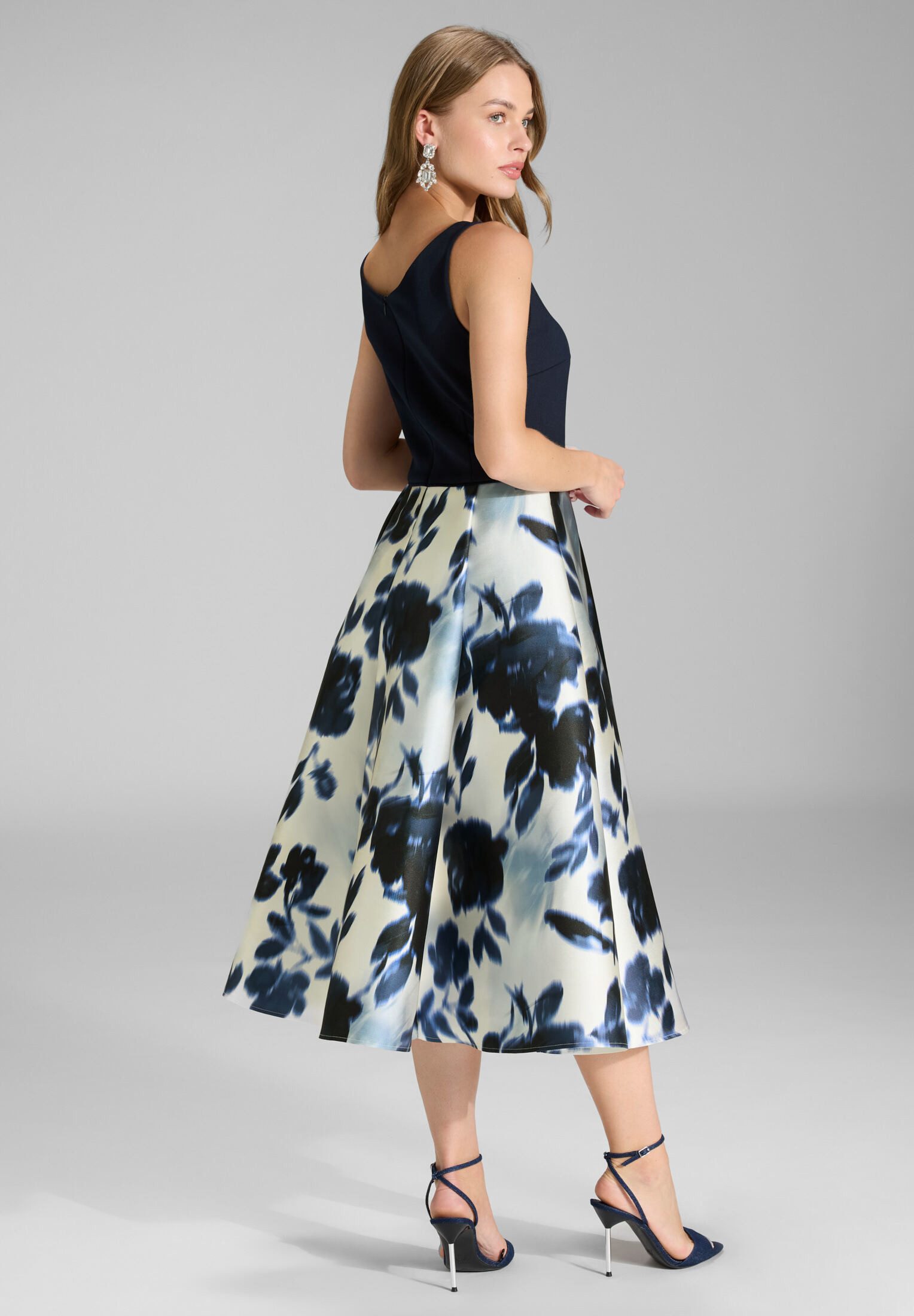 SWING Cocktailkleid Taillierter Schnitt mit ausgestelltem Rockteil