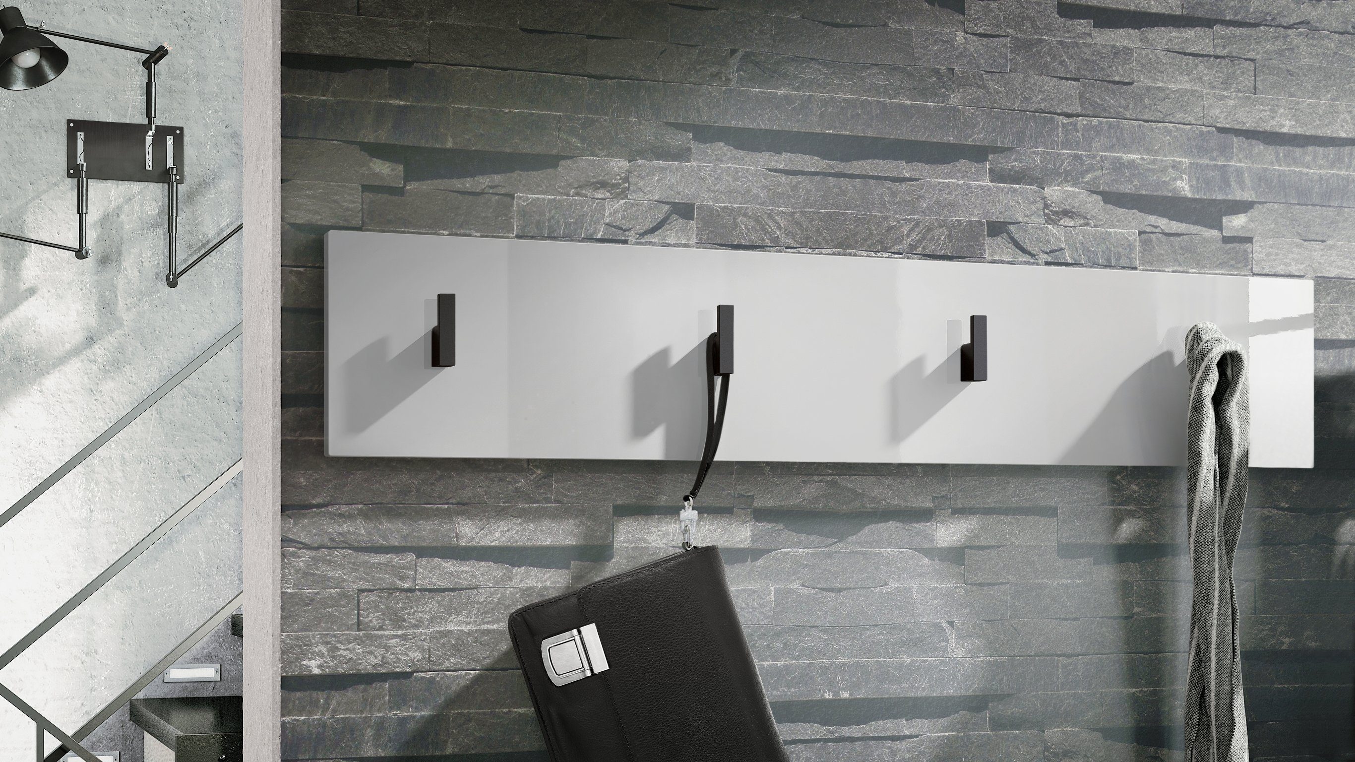 Vladon Garderobenpaneel Linea V2 (Wandgarderobe, mit 4 Kleiderhaken), Weiß Hochglanz (72 x 14,5 x 3,5 cm) – Bild 2 von 5