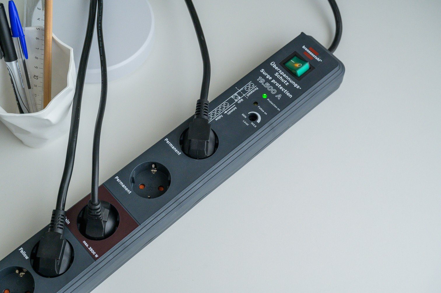 Brennenstuhl Secure-Tec Steckdosenleiste 8-fach (Kabellänge 3 m), mit Überspannungsschutz, Main Follow Funktion und Schalter