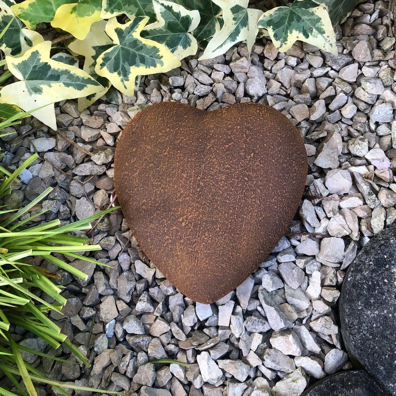 Radami Gartenfigur Herz Grabherz Grabschmuck Steinguss 13cm Rostoptik