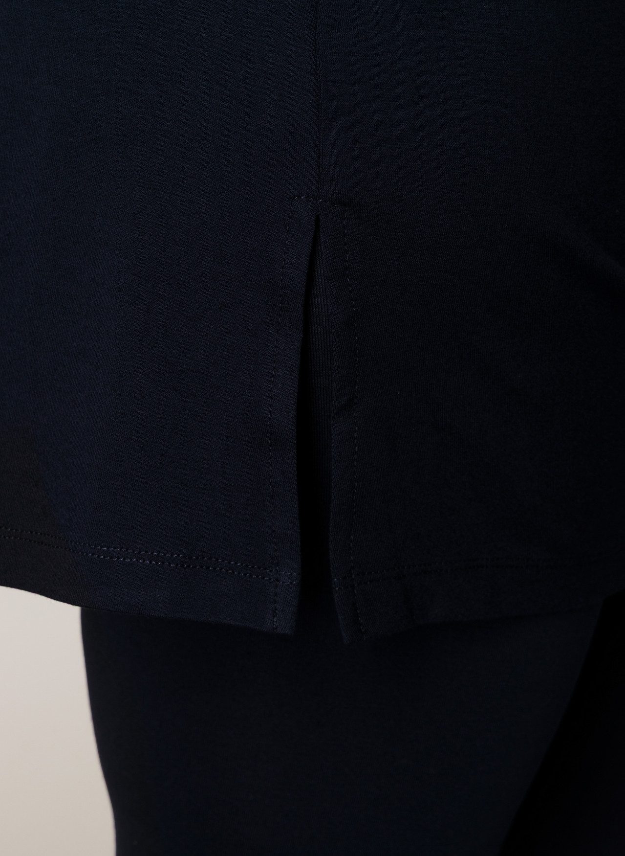Base Level Curvy Longshirt ABBIGALE ärmellos, seitlich geschlitzt