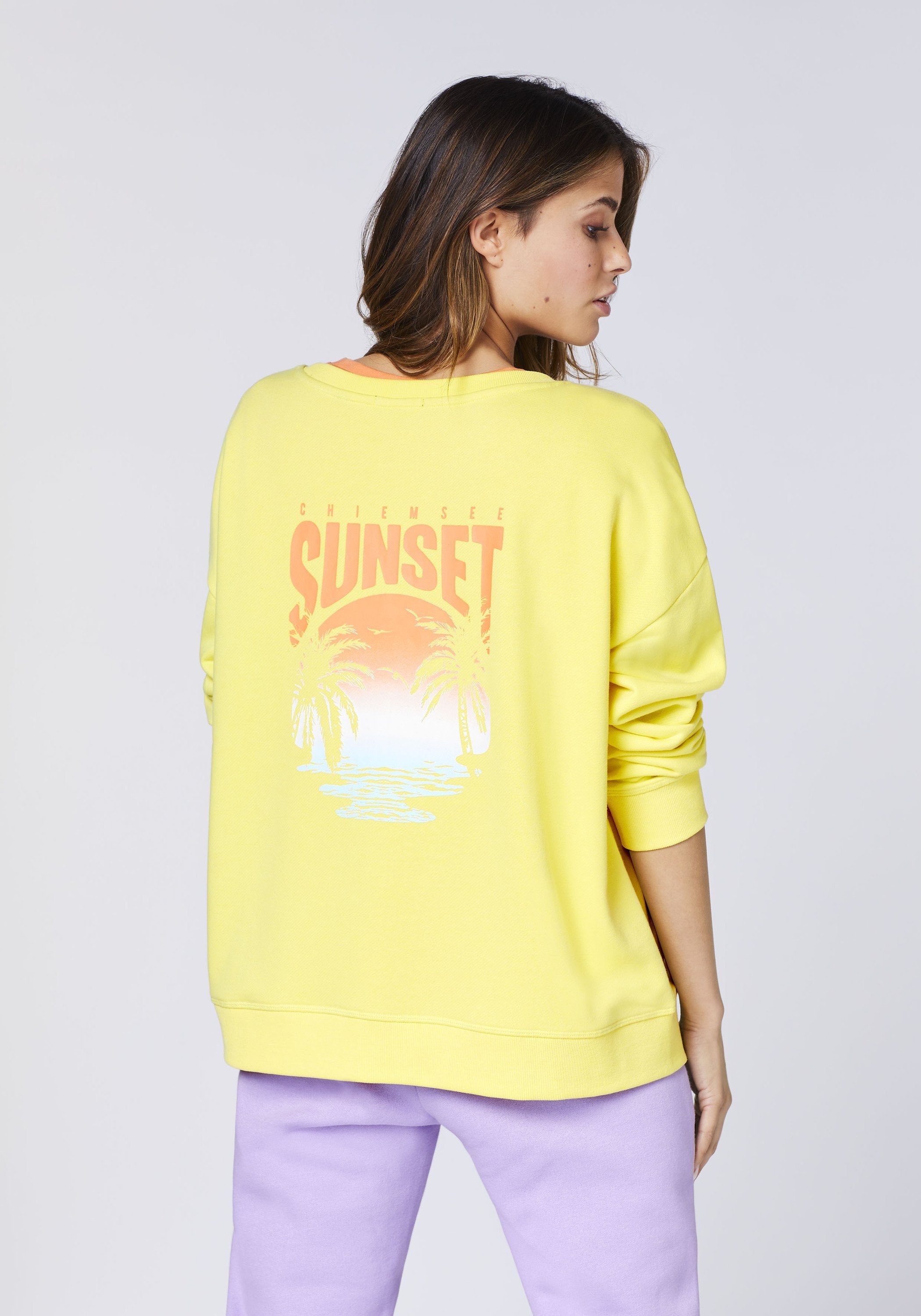 Logo- und Sunset-Motiv 12-0742 Chiemsee LEMON Sweater Sweatshirt 1 VERBENA mit