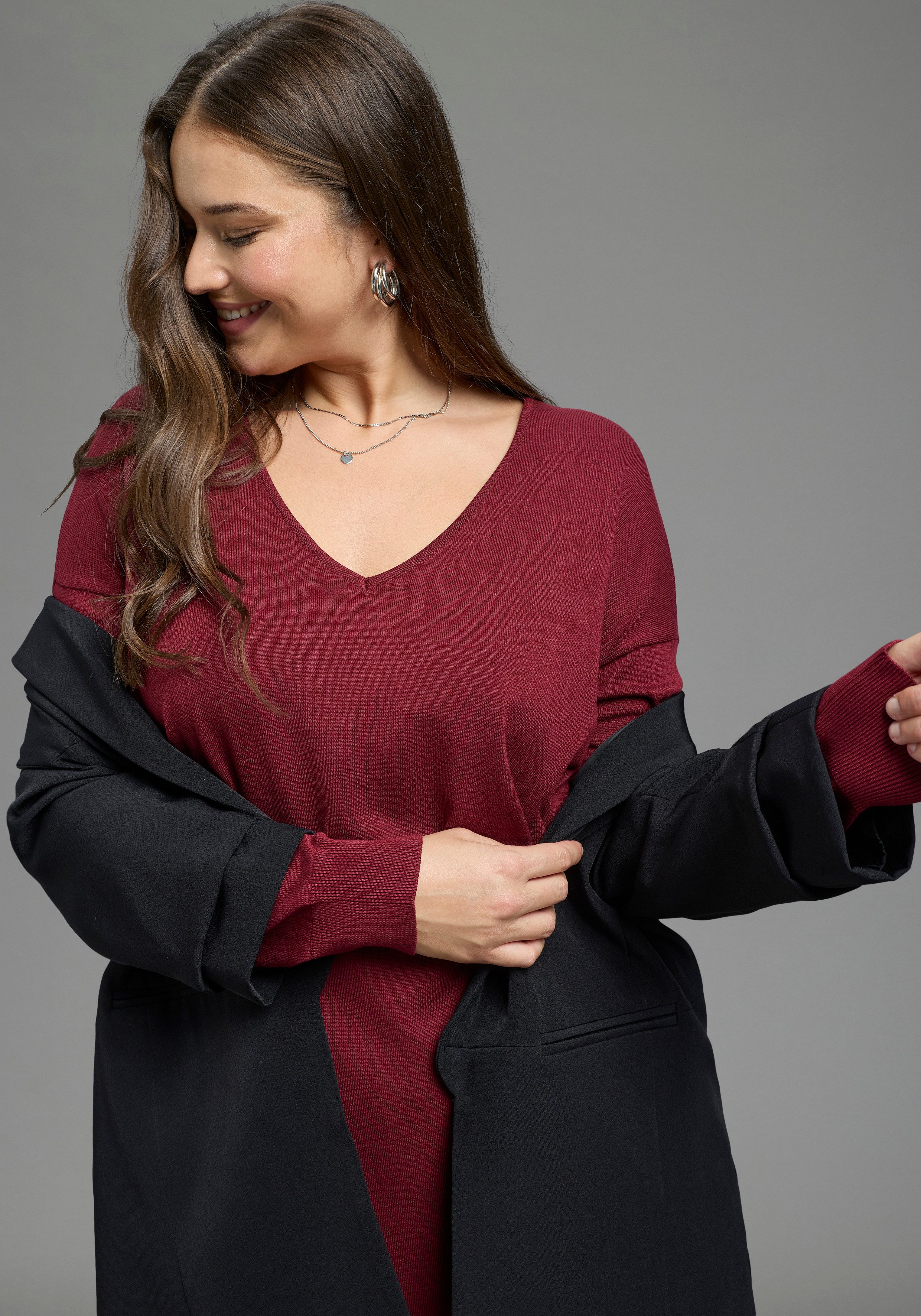 Laura Scott CURVE Longpullover Große Größen aus fließendem Feinstrick mit schönem V-Ausschnitt