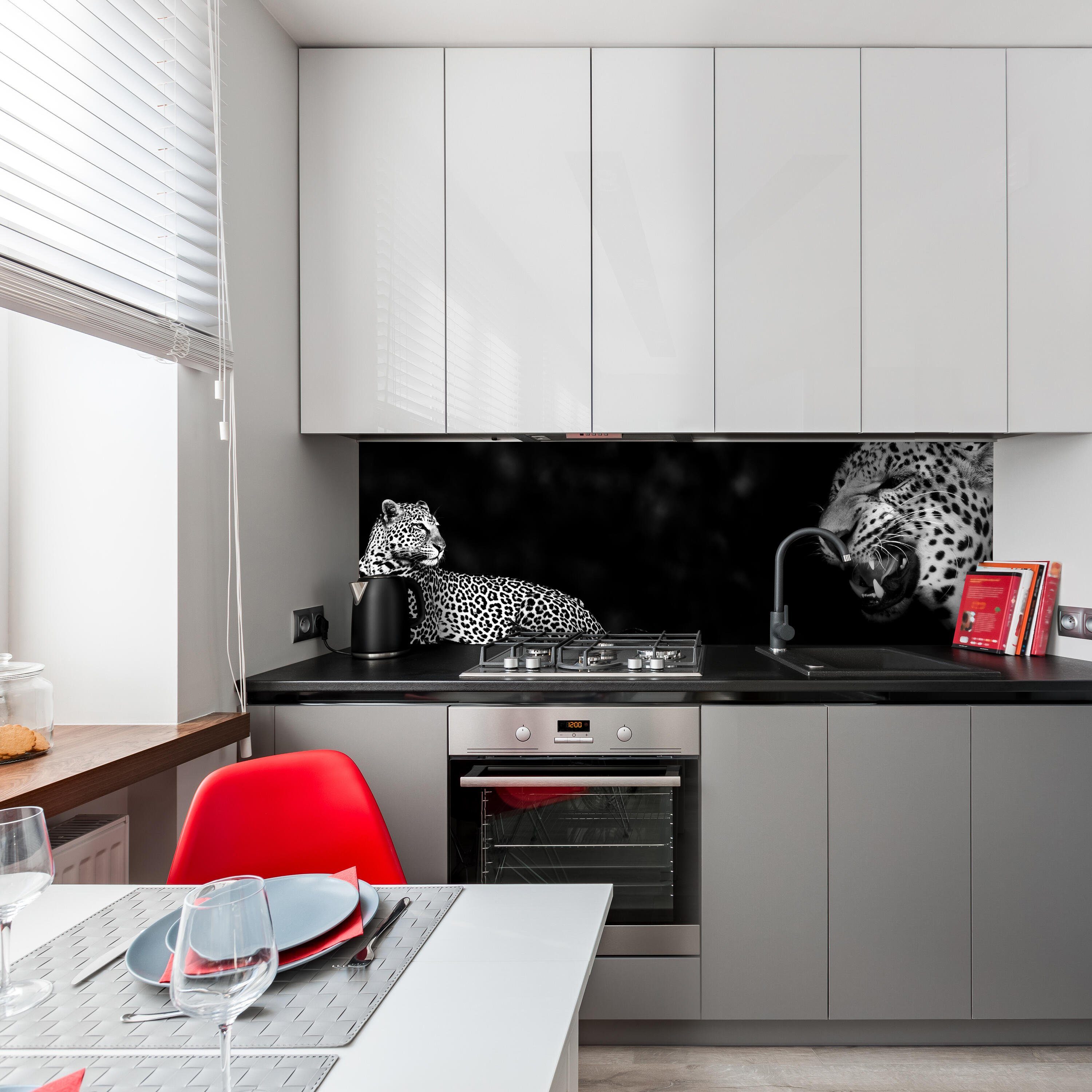 wandmotiv24 Küchenrückwand Leopard Schwarz Weiß Raubkatze Fauchen, (1-tlg), Premium Hartschaum Nischenrückwand in versch. Größen