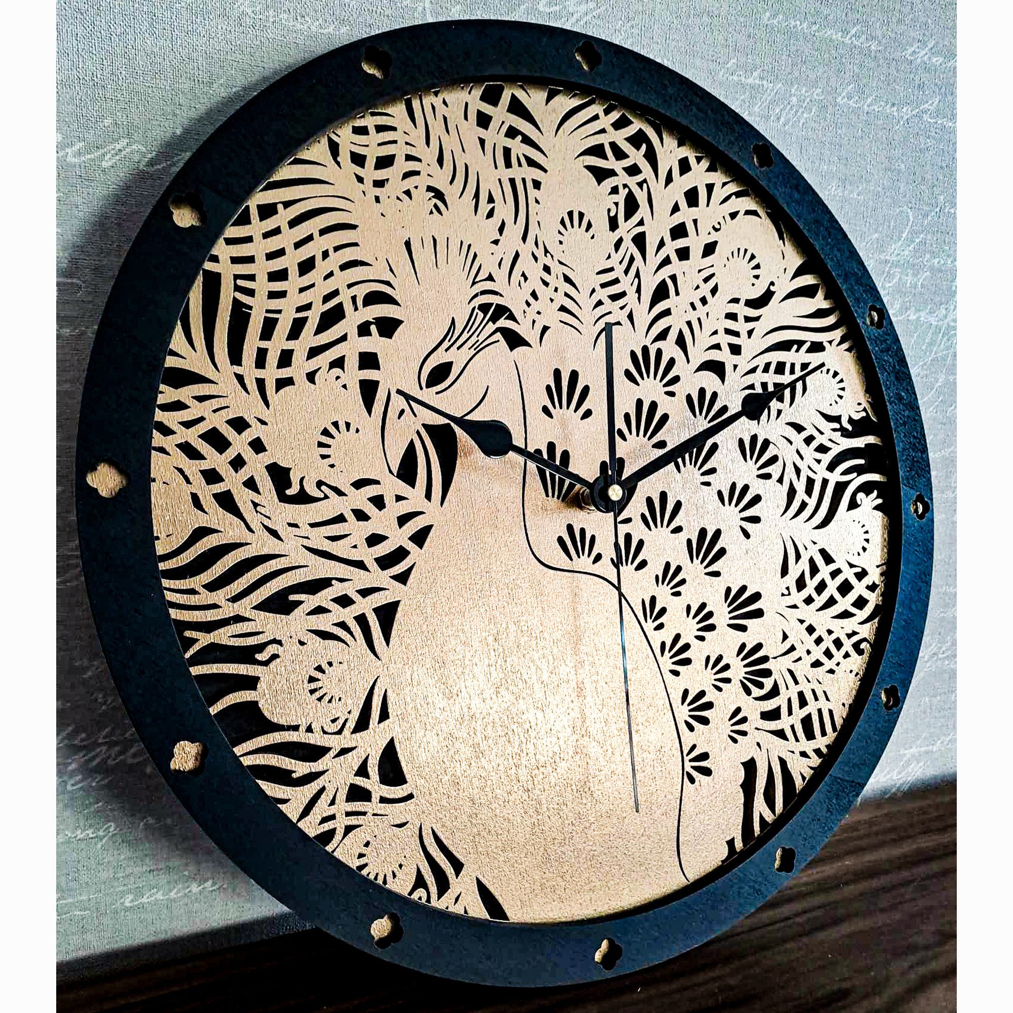 ORNAMENTI Wanduhr Pfau, Boho, Grosse, vintage, dekorative, hingucker Wanduhr, holz (Vogel, Handmade, retro, ohne Ticken, Wanddeko, 3 Größen 40, 50, 60 cm)