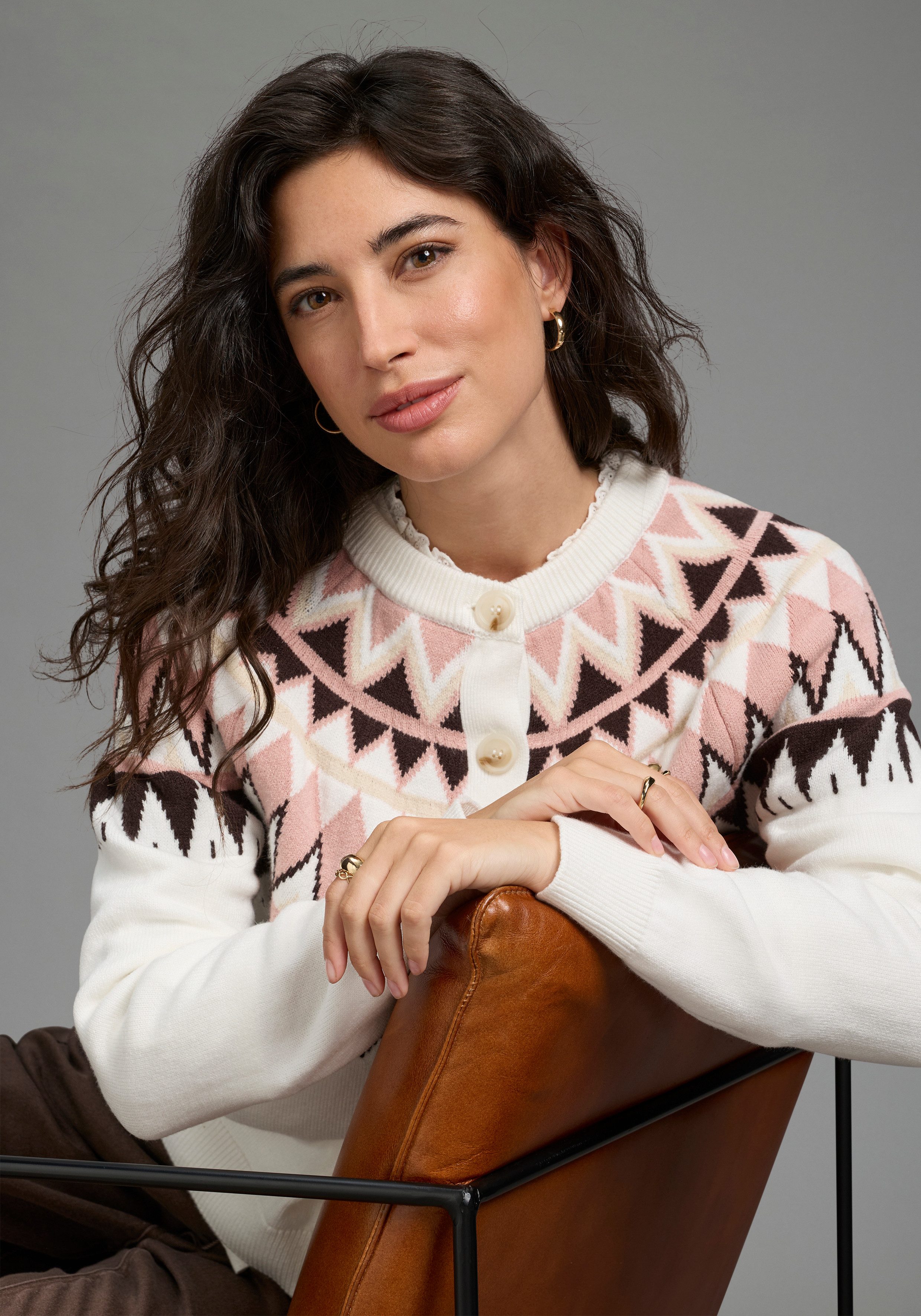 Laura Scott Strickjacke mit femininem Norwegermuster aus weicher Viskosemischung – Bild 3 von 5