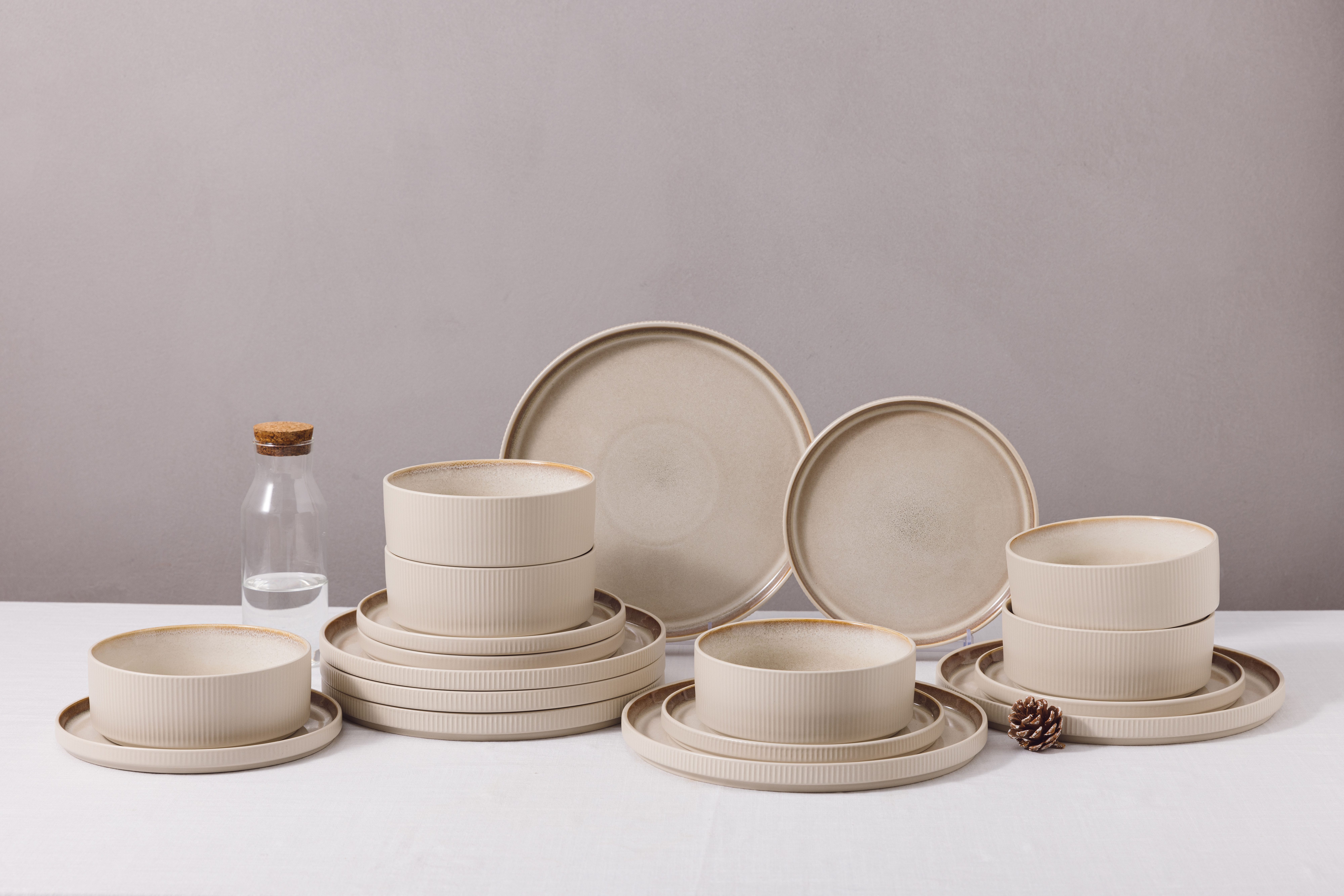 OTTO home Geschirr-Set Ylvii, außen matt, innen reaktiv glasiert (18-tlg), 6 Personen, Steinzeug, Riffeloptik, spülmaschinenfest und mikrowellengeeignet