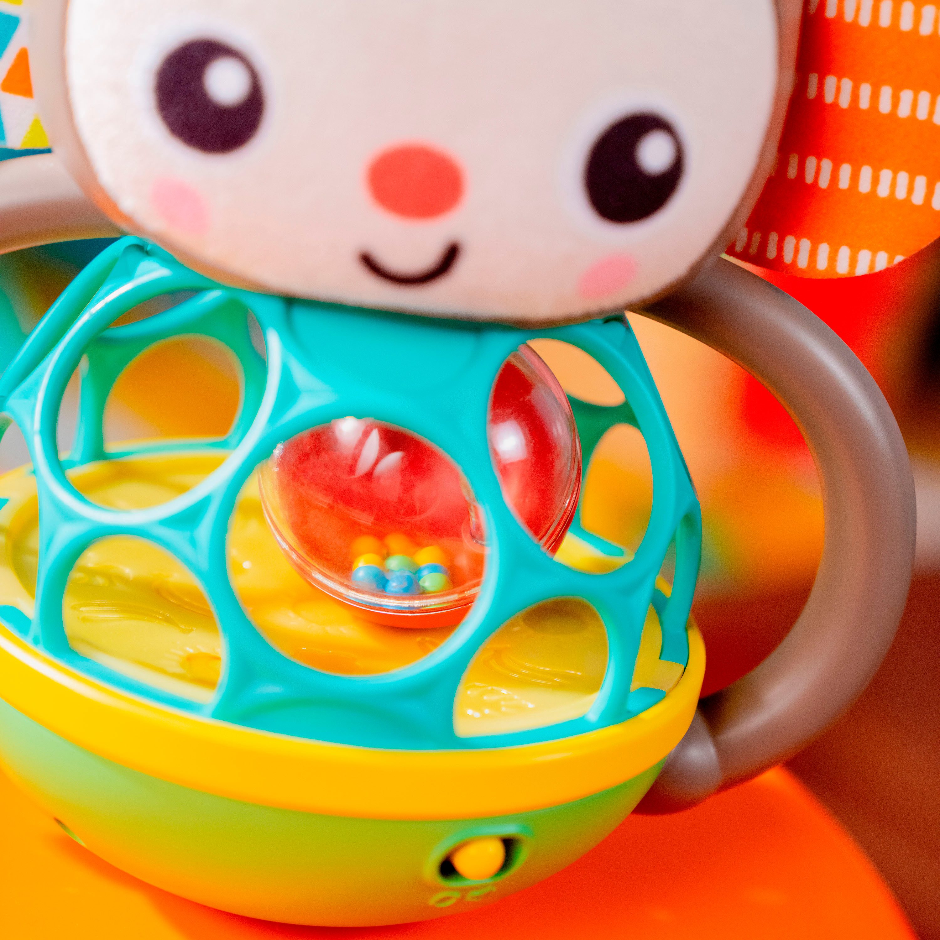 Bright Starts Greifspielzeug Grab & Giggle Monkey™ Multi-Sensory Toy, mit Sound