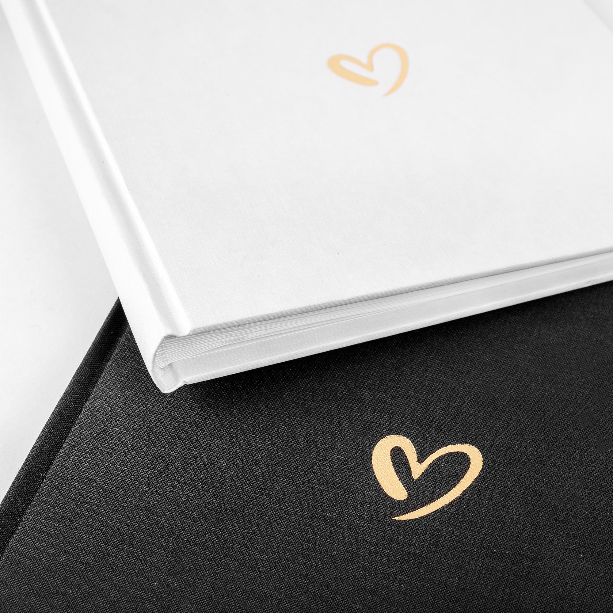 Walther Design Fotoalbum Emotion Classicalbum, buchgebundenes Album, Leineneinband mit einer goldenen Herzprägung