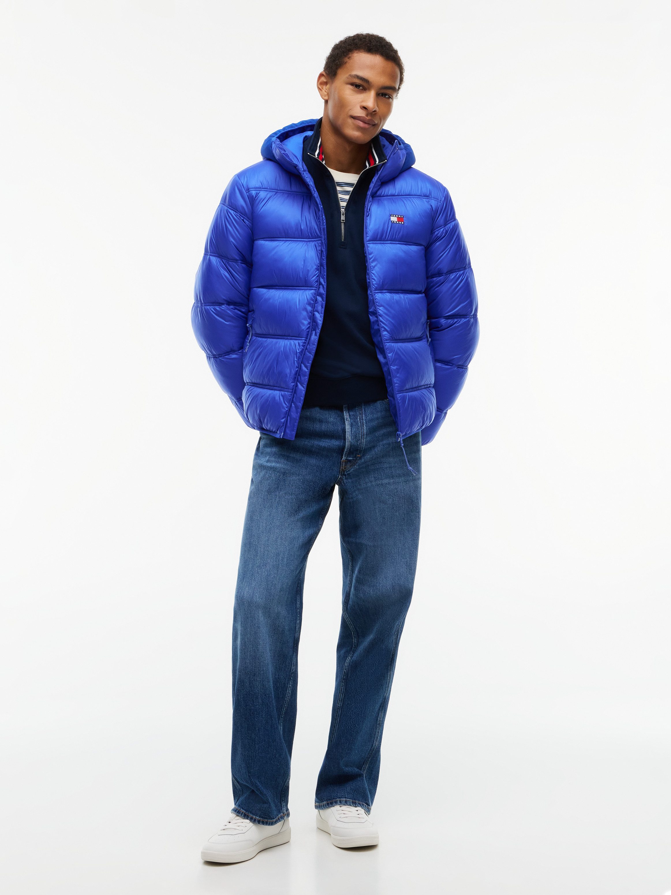Tommy Jeans Steppjacke HOODED LOGO PUFFER Winterjacke Steppjacke W Regular fit mit Rundhalsausschnitt – Bild 5 von 5