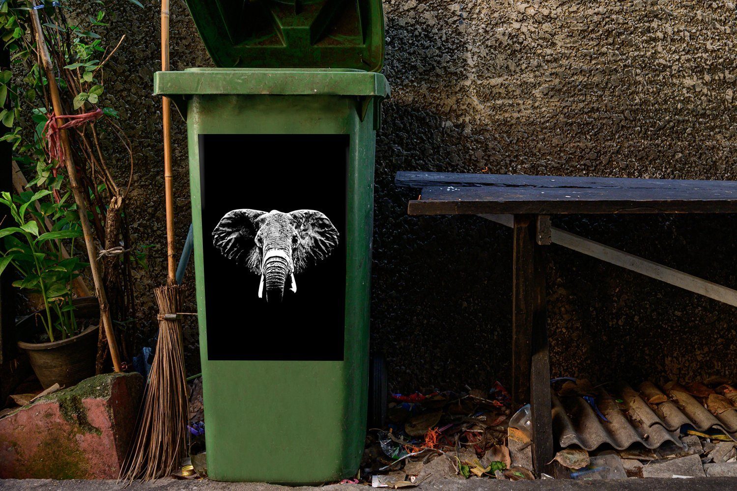 abstrakten Container, (1 St), MuchoWow Elefant - Sticker, Wandsticker Abfalbehälter Hintergrund mit Elementen Mülltonne, schwarz schwarzem vor Mülleimer-aufkleber,