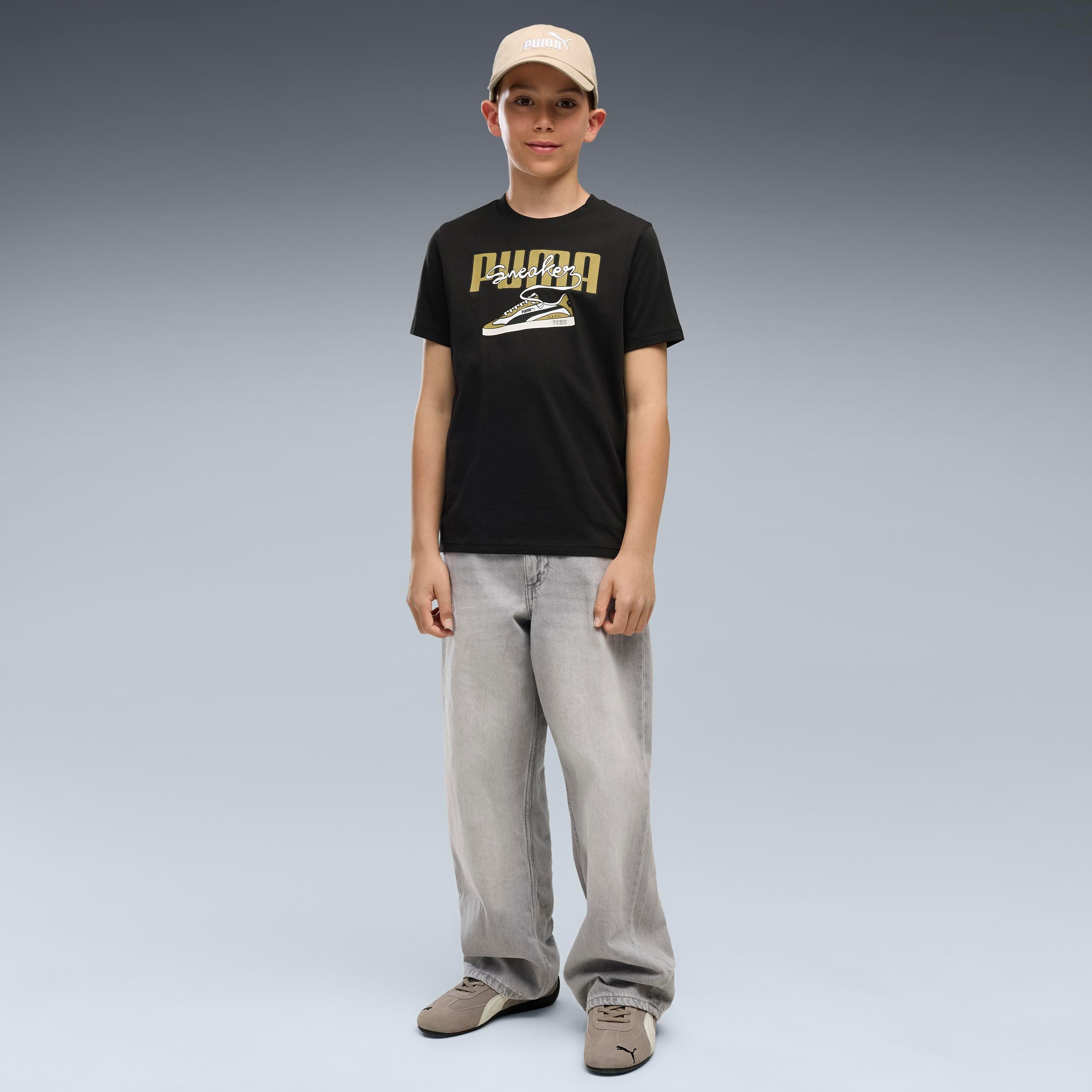 PUMA T-Shirt GRAPHIC SNEAKER TEE B Regular Fit, Kurzarm, sportlicher Stil, für Jugendliche – Bild 3 von 5