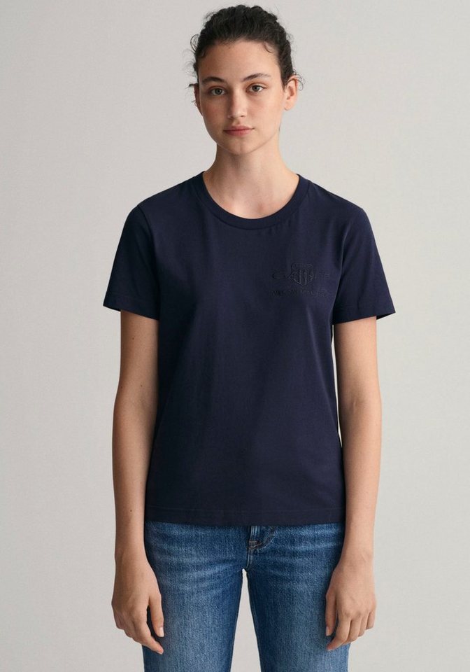 Gant T-Shirt REG TONAL SHIELD KA T-SHIRT mit Zwillingsnähten an den  Saumkanten, Kurze Ärmel für einen entspannten Sommerlook