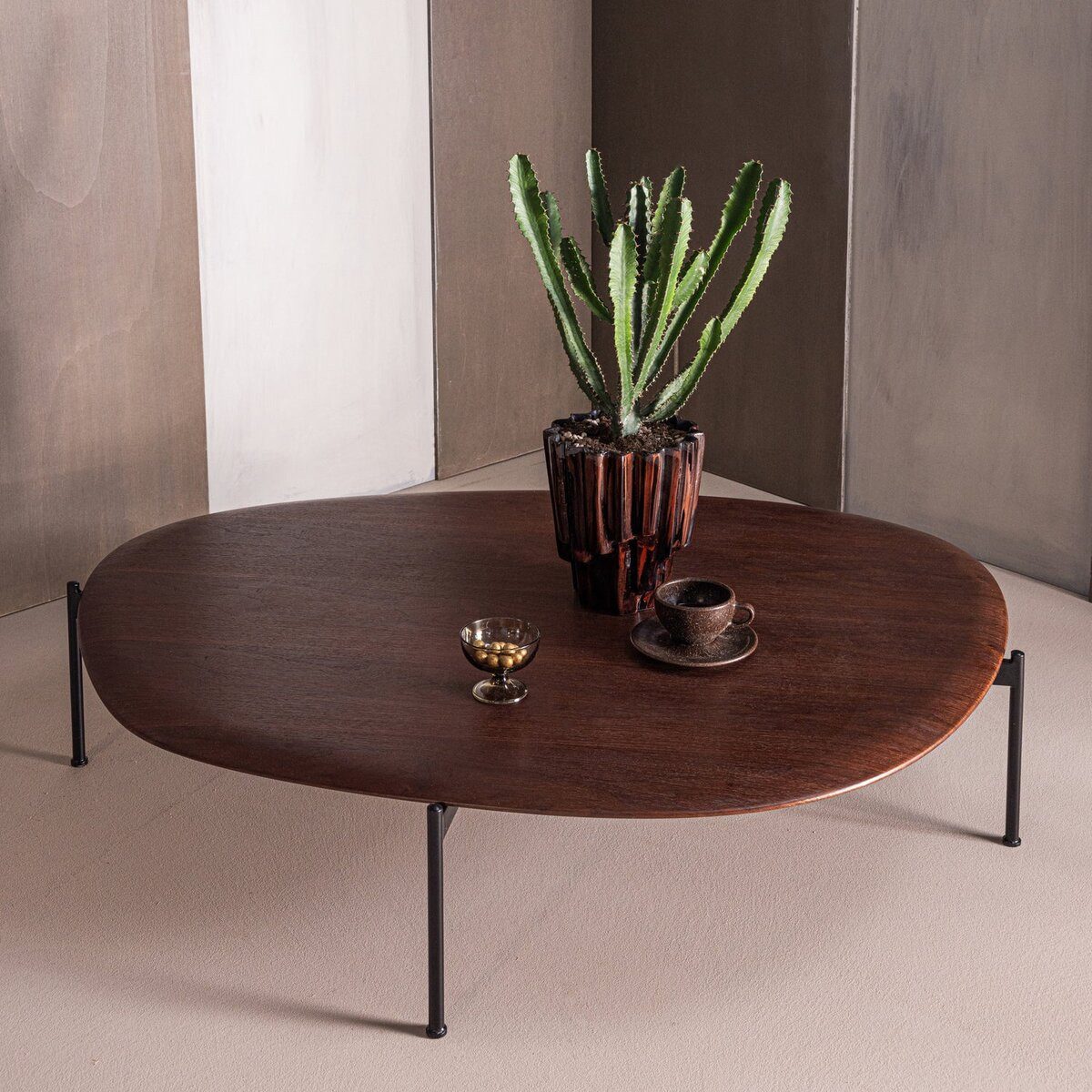 WOOOD Couchtisch Kota - MDF & Holzfurnier Braun, Luftiges & organisches Design, schlanke Beine – Bild 2 von 5