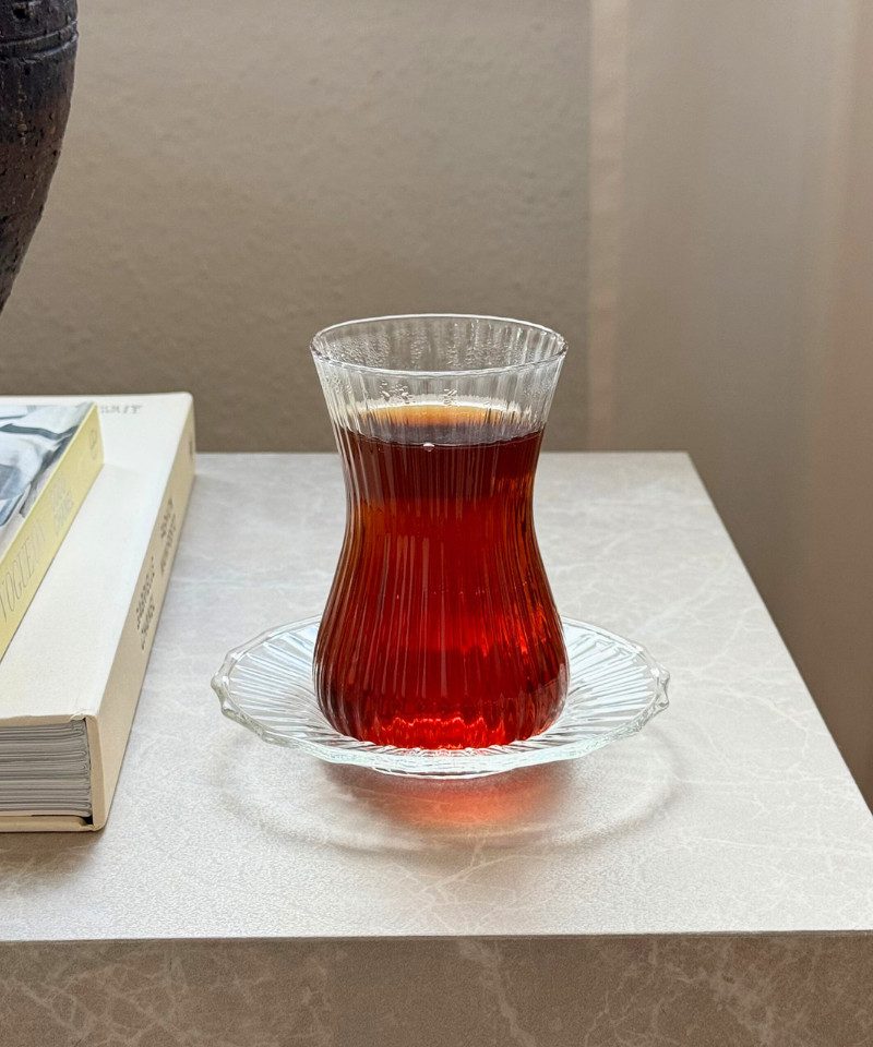 Zoha Teeglas Castro Чайные стаканы mit Untersetzer - Cay Seti, Borosilikatglas, Hochwertiges, hitzebeständiges Borosilikatglas