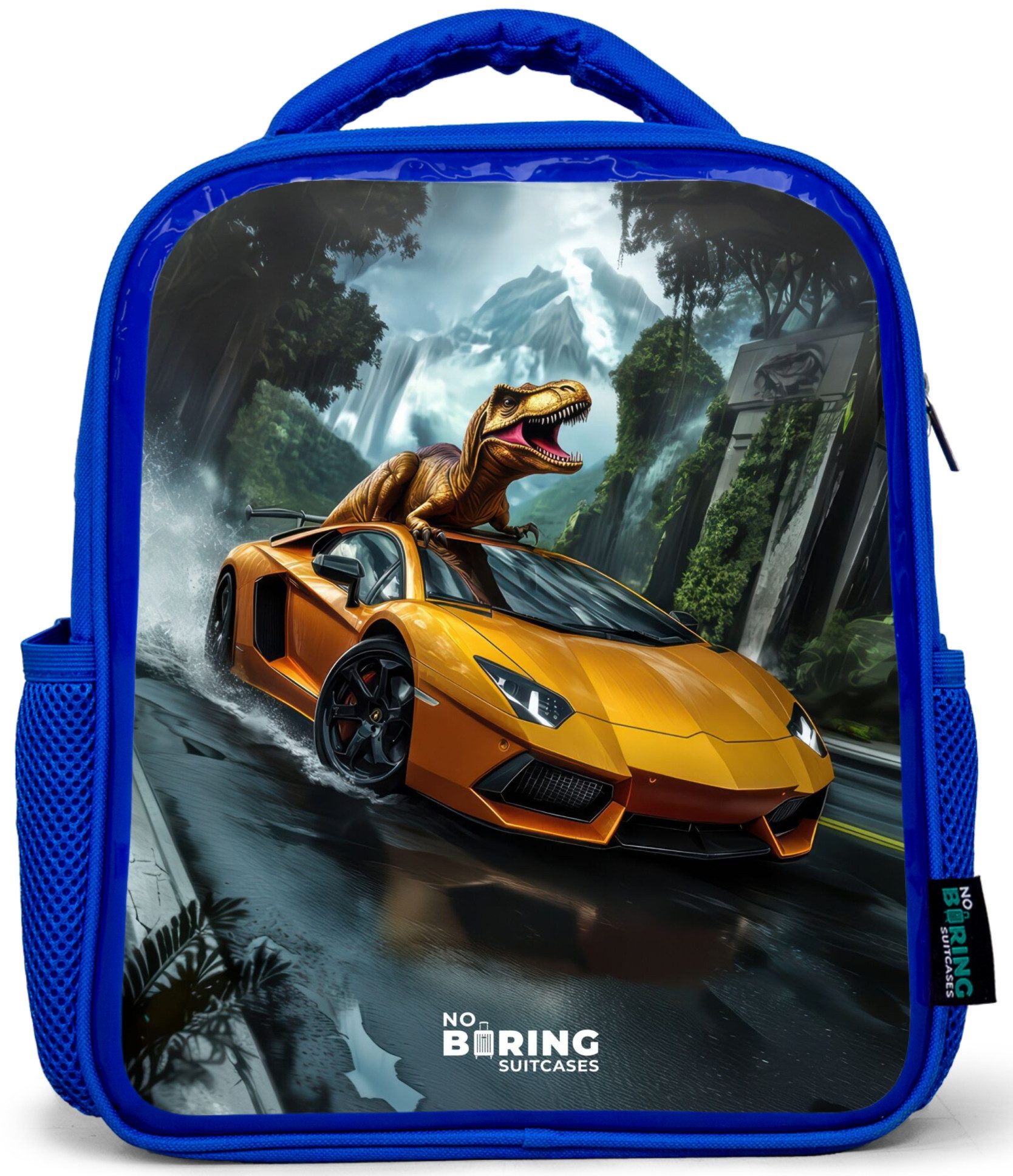 T-Rex auf orangefarbenem Sportwagen im verregneten Wald