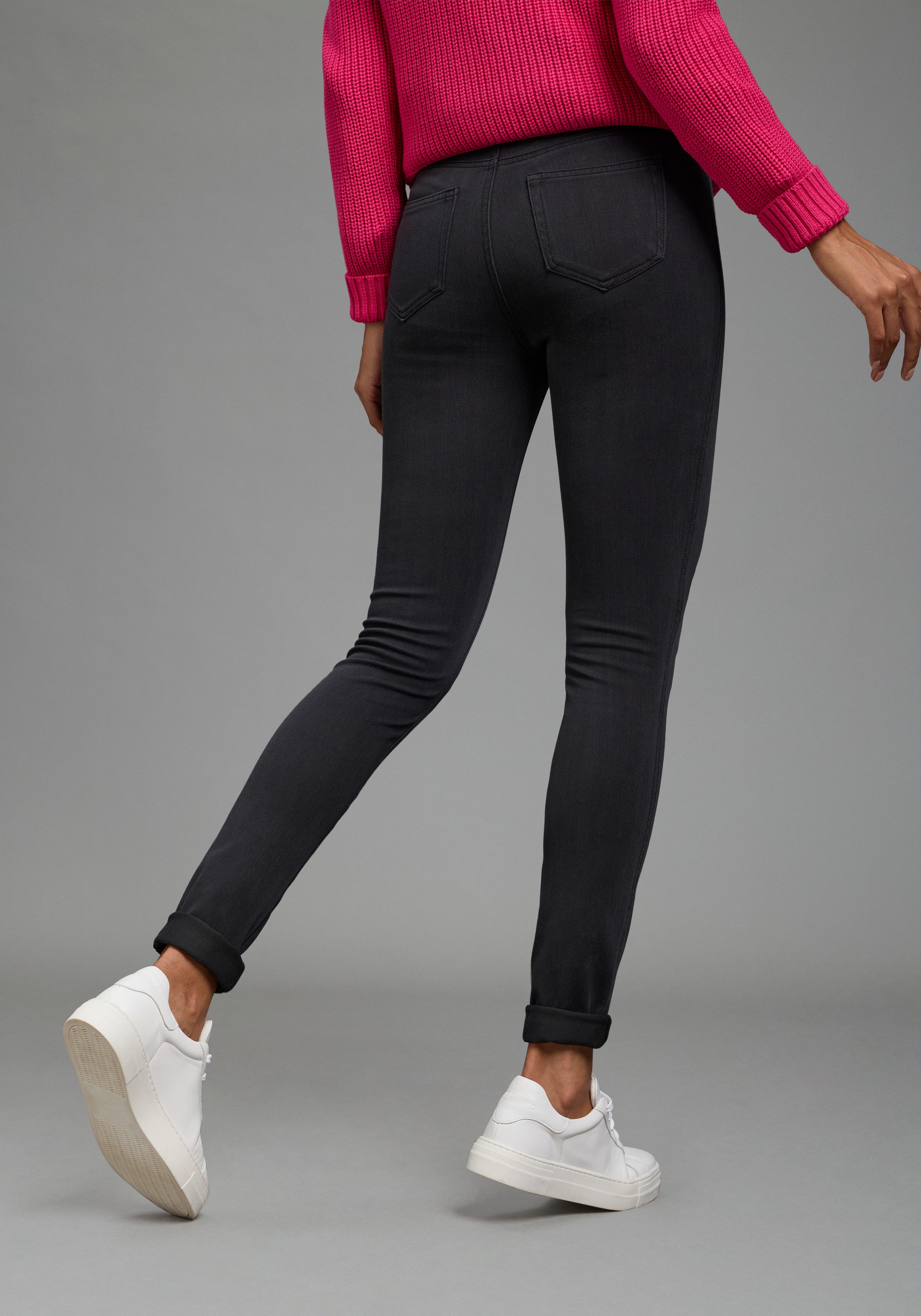 Arizona Jeansjeggings im 4 Way Stretch, Quer- und Längselastisch, Skinny Skinny Fit, extra enge Beinform, normale Leibhöhe, unifarbene Optik