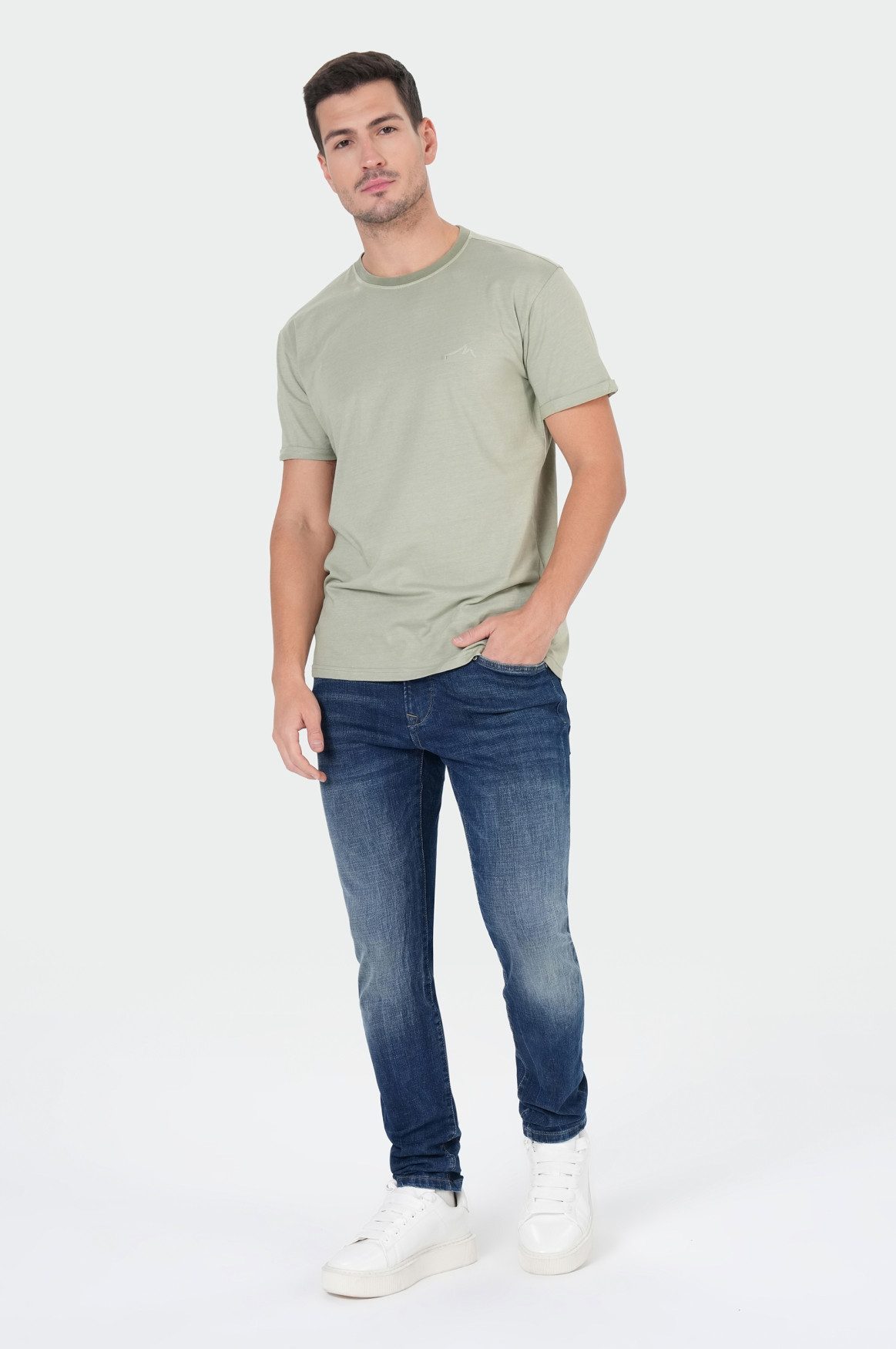 T-Shirt LEO T-Shirt.