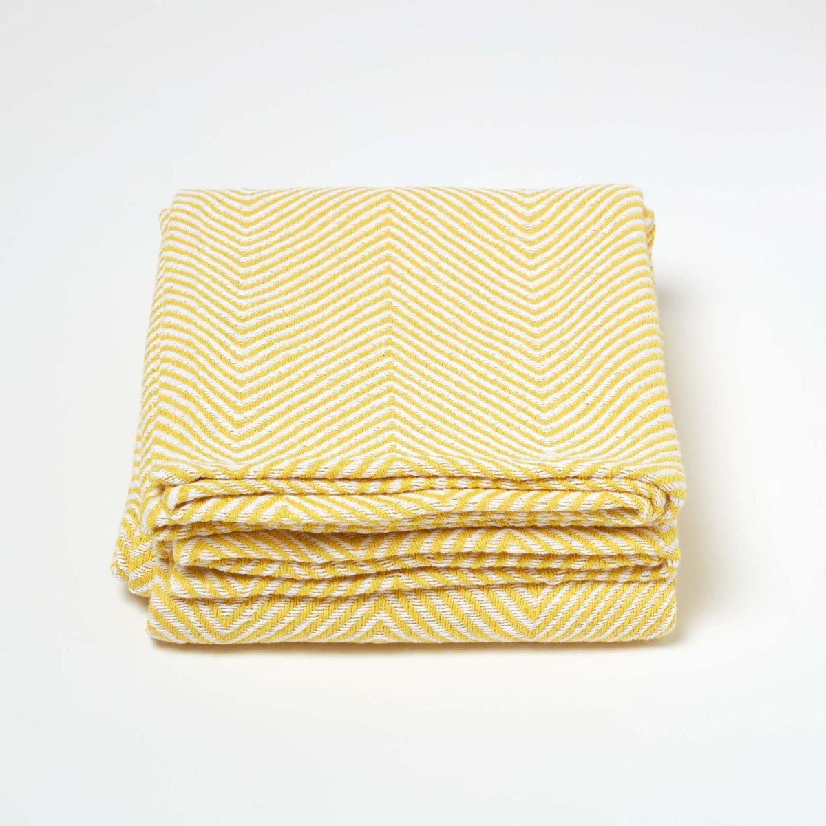 Plaid Tagesdecke Halden mit Chevron-Muster, gelb/weiß, 225 x 255 cm, Homescapes