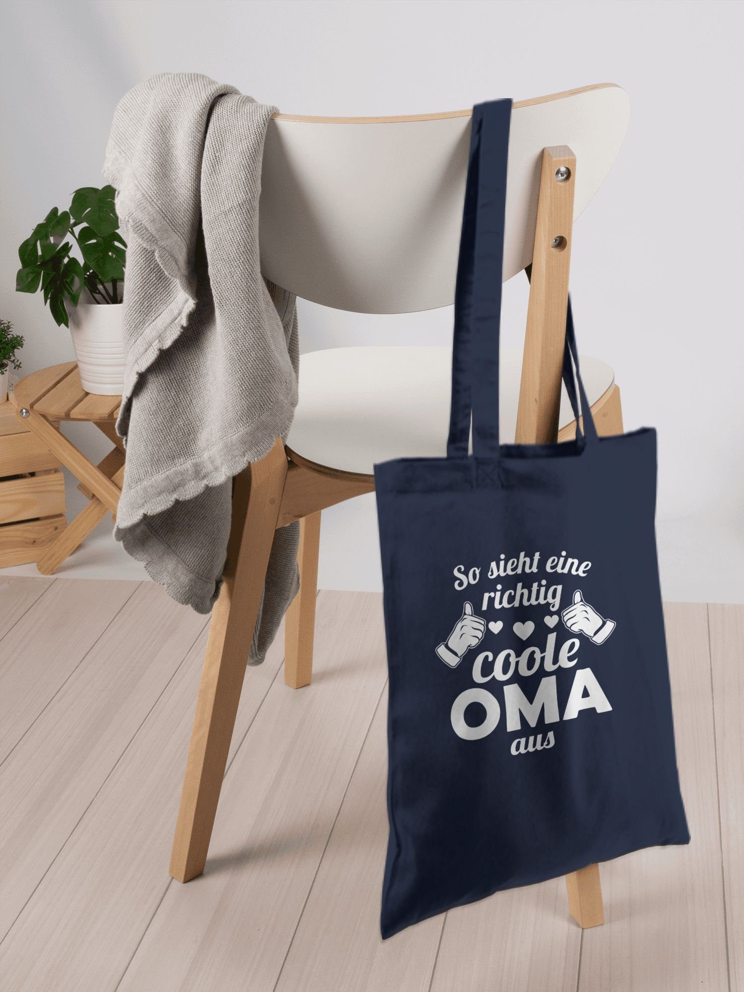 Shirtracer Umhängetasche So sieht eine richtig coole Oma aus I Geschenk Oma, Oma Geschenk