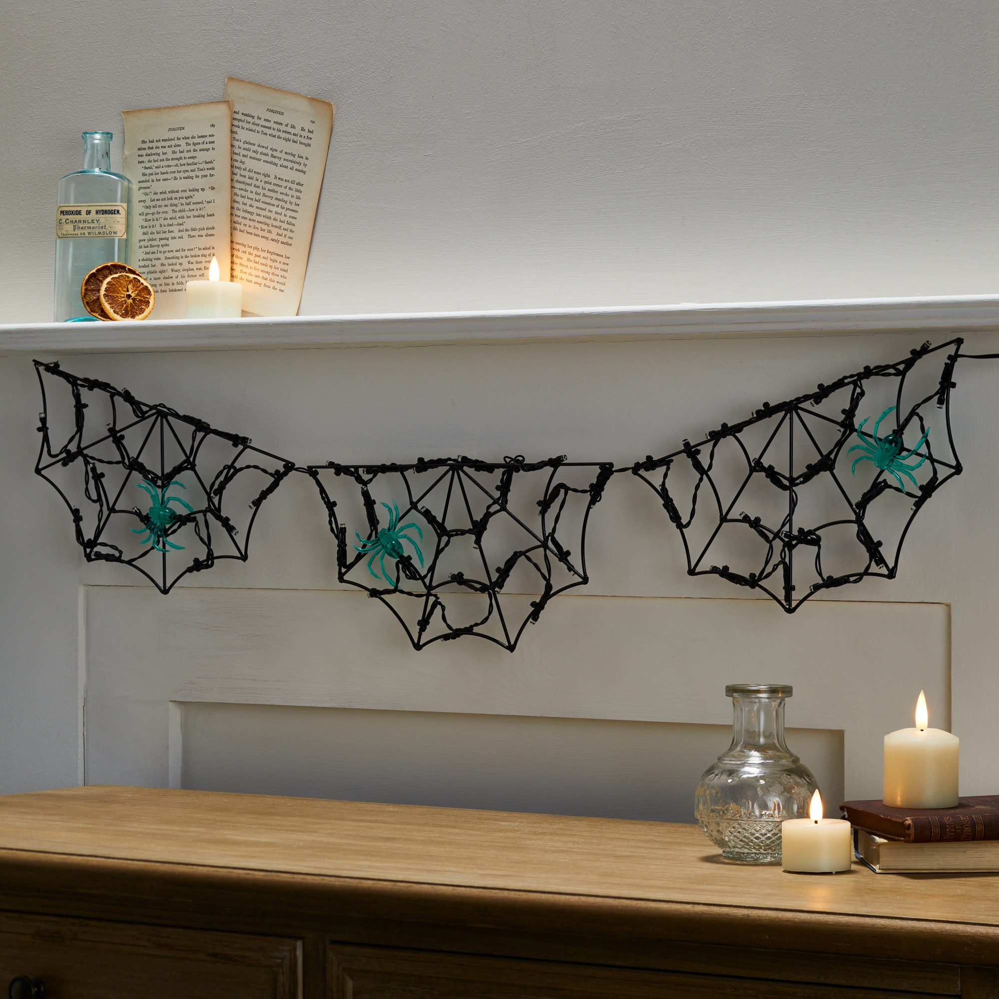 Lights4fun LED Dekolicht 90cm Halloween Lichterkette Spinnennetz – Bild 2 von 2