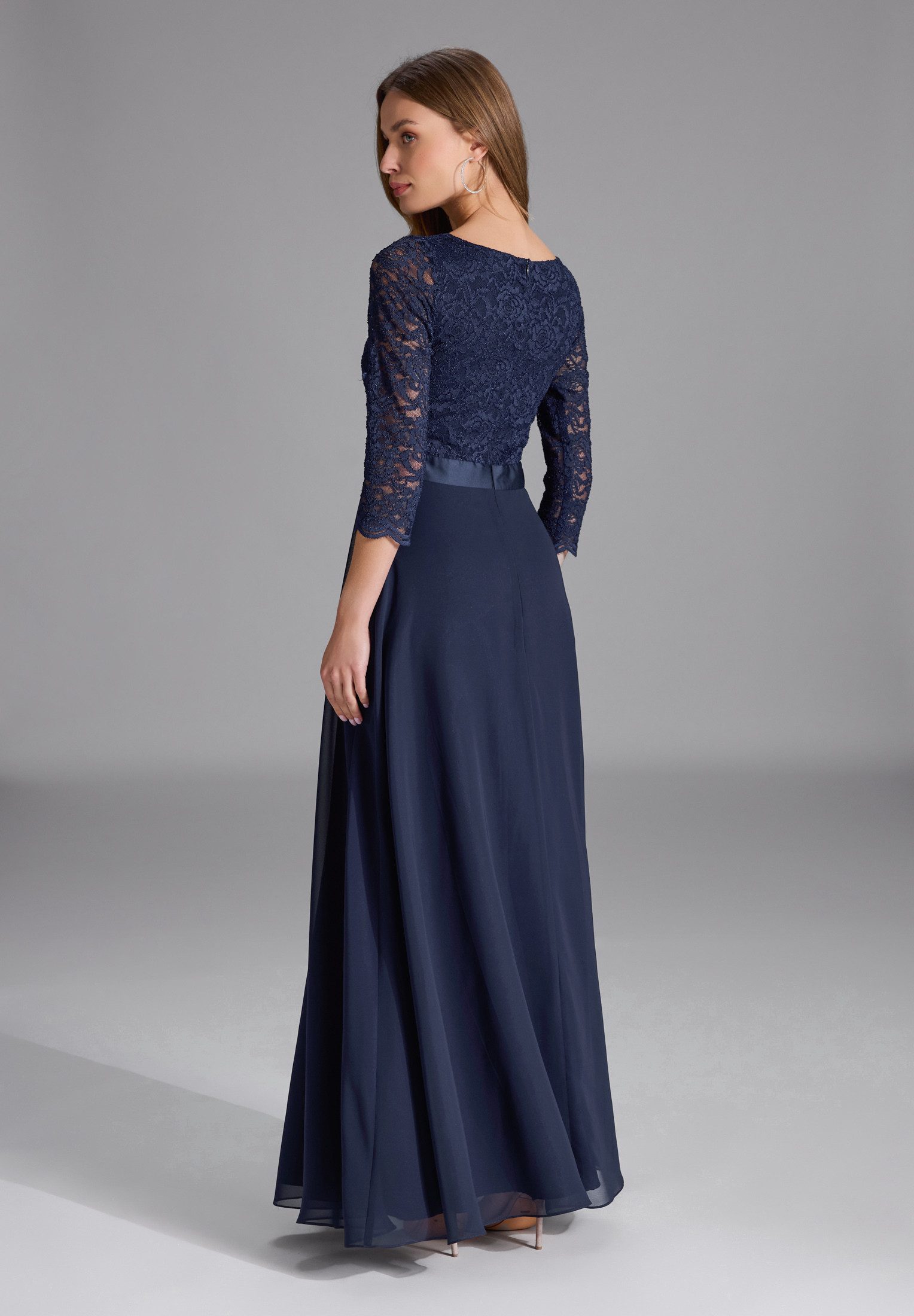 SWING Abendkleid - Abendkleid aus Spitze und Chiffon mit ¾ Arm Taillierte Passform mit ausgestelltem Rockteil