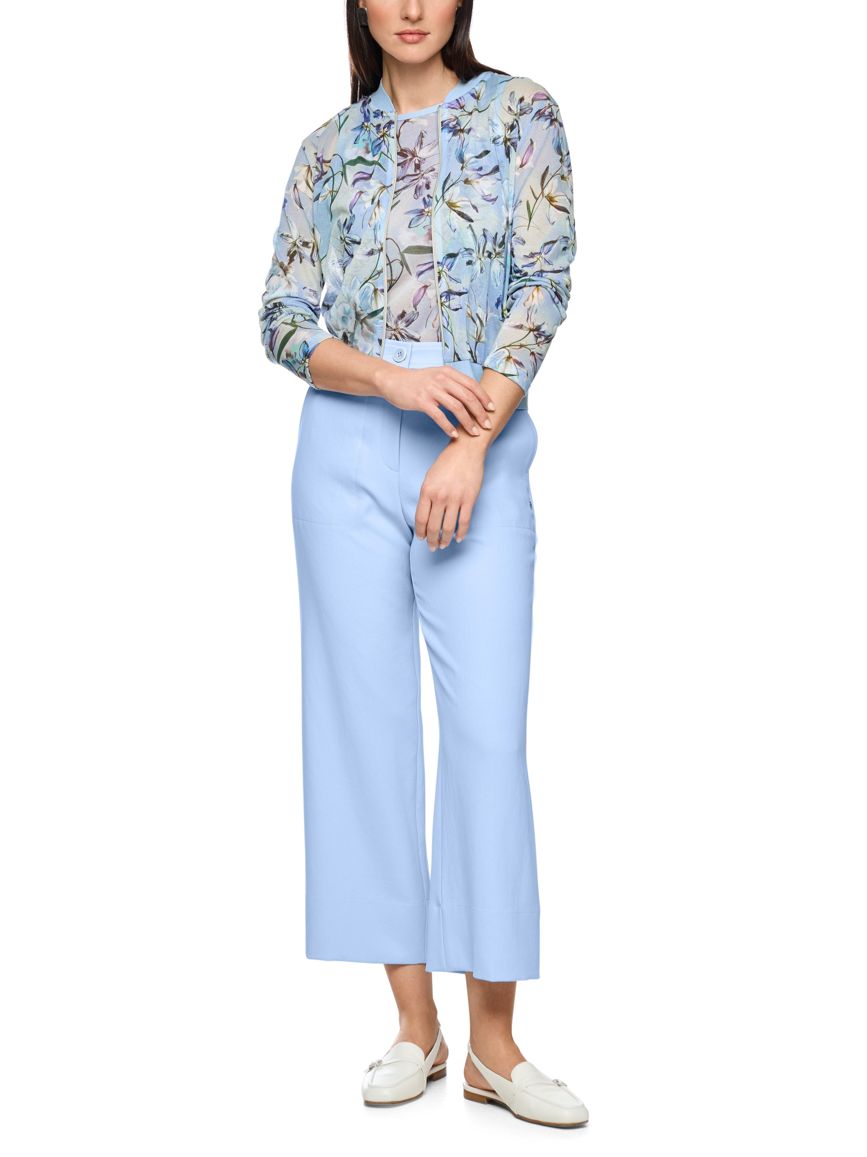 Marc Cain Strickjacke Serene Hues Premium Damenmode Allover-Blumenmotiv, im Blouson-Stil, 2-Wege-Reißverschluss