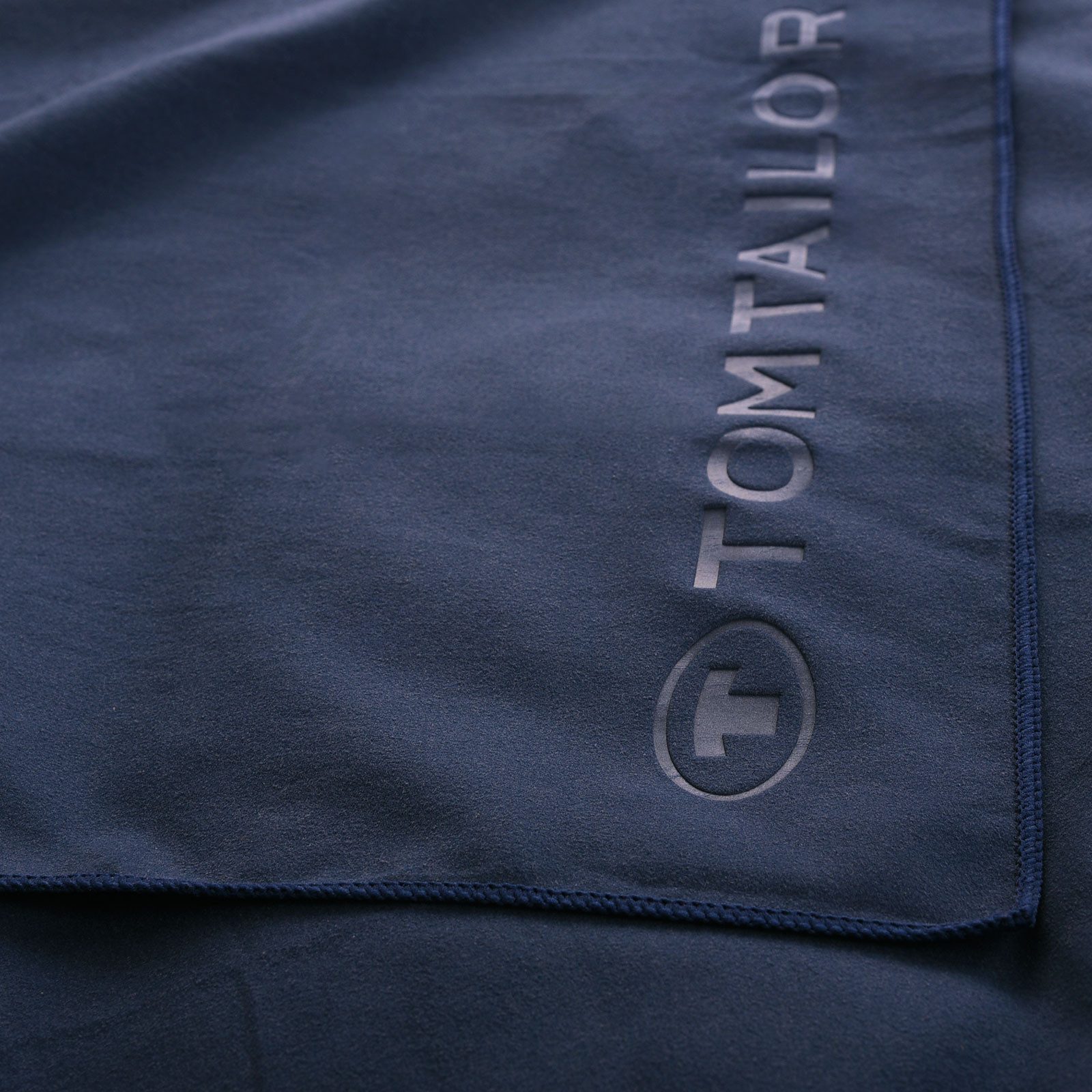 TOM TAILOR HOME Sporthandtuch Fitnesstuch COLOR BATH, Microfaser (1-St), Logo Prägung, Mikrofaser, weich, schnell trocknend