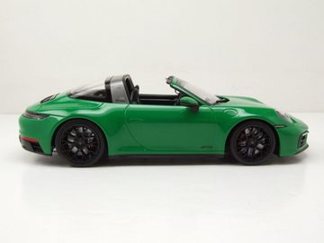 Minichamps Modellauto Porsche 911 992 Targa 4 GTS 2021 grün Modellauto 1:18 Minichamps, Maßstab 1:18