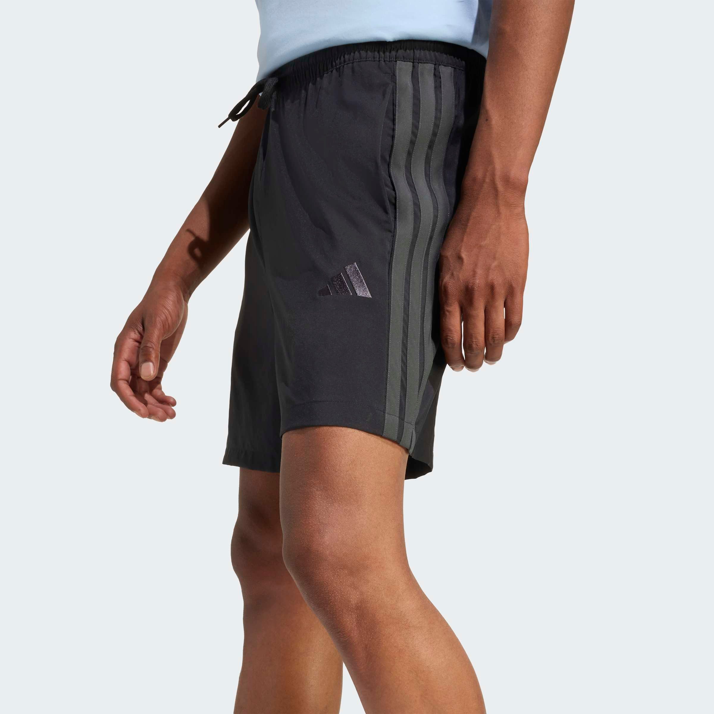 adidas Sportswear Shorts ESSENTIALS 3-STREIFEN CHELSEA mit 3-Streifen an den Seiten, für Laufen und Sportmode