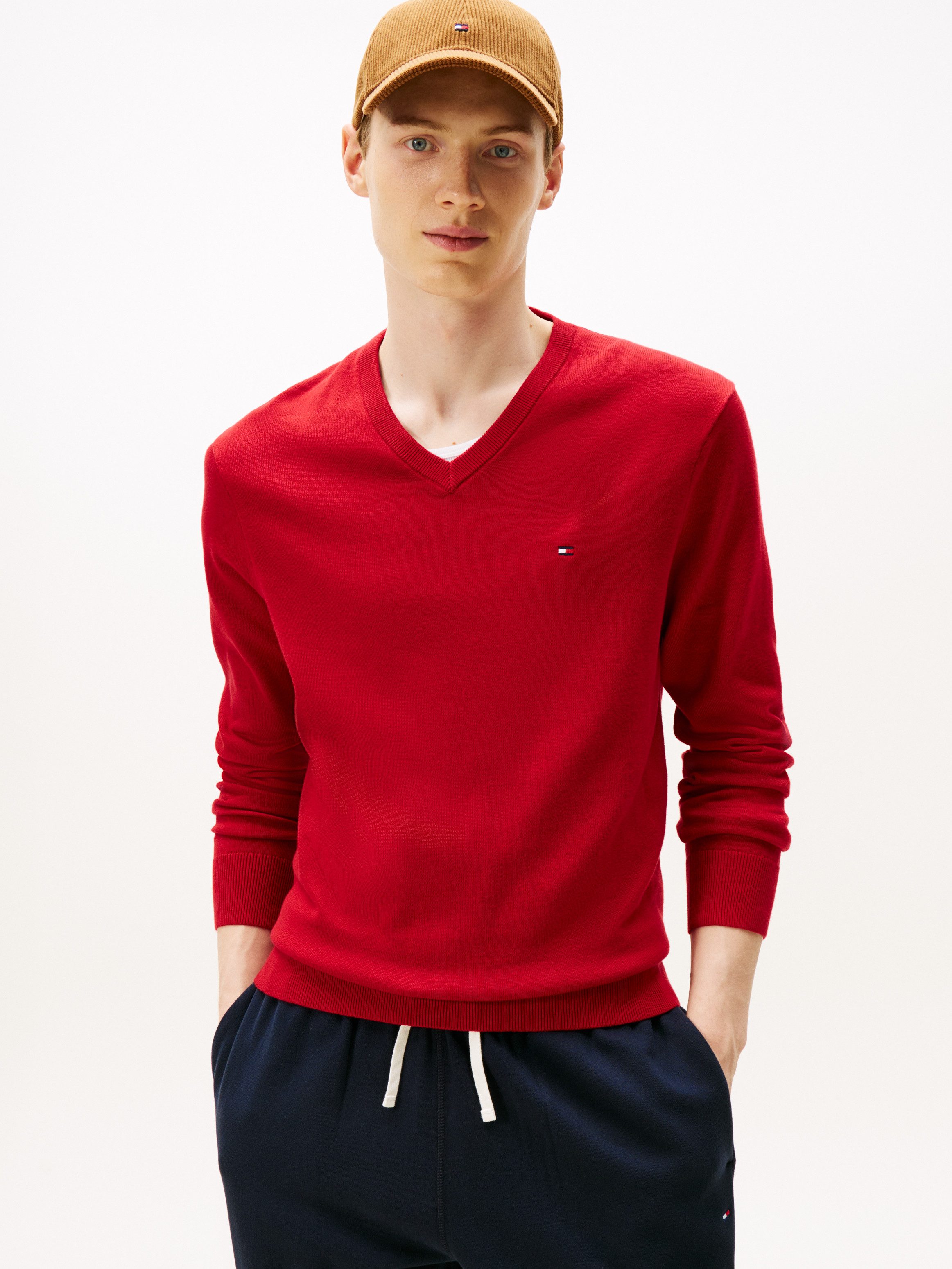 Tommy Hilfiger Strickpullover ESSENTIAL COTTON V NECK mit V-Ausschnitt und Stickerei unifarben, casual, regular fit, Baumwolle, V-Ausschnitt