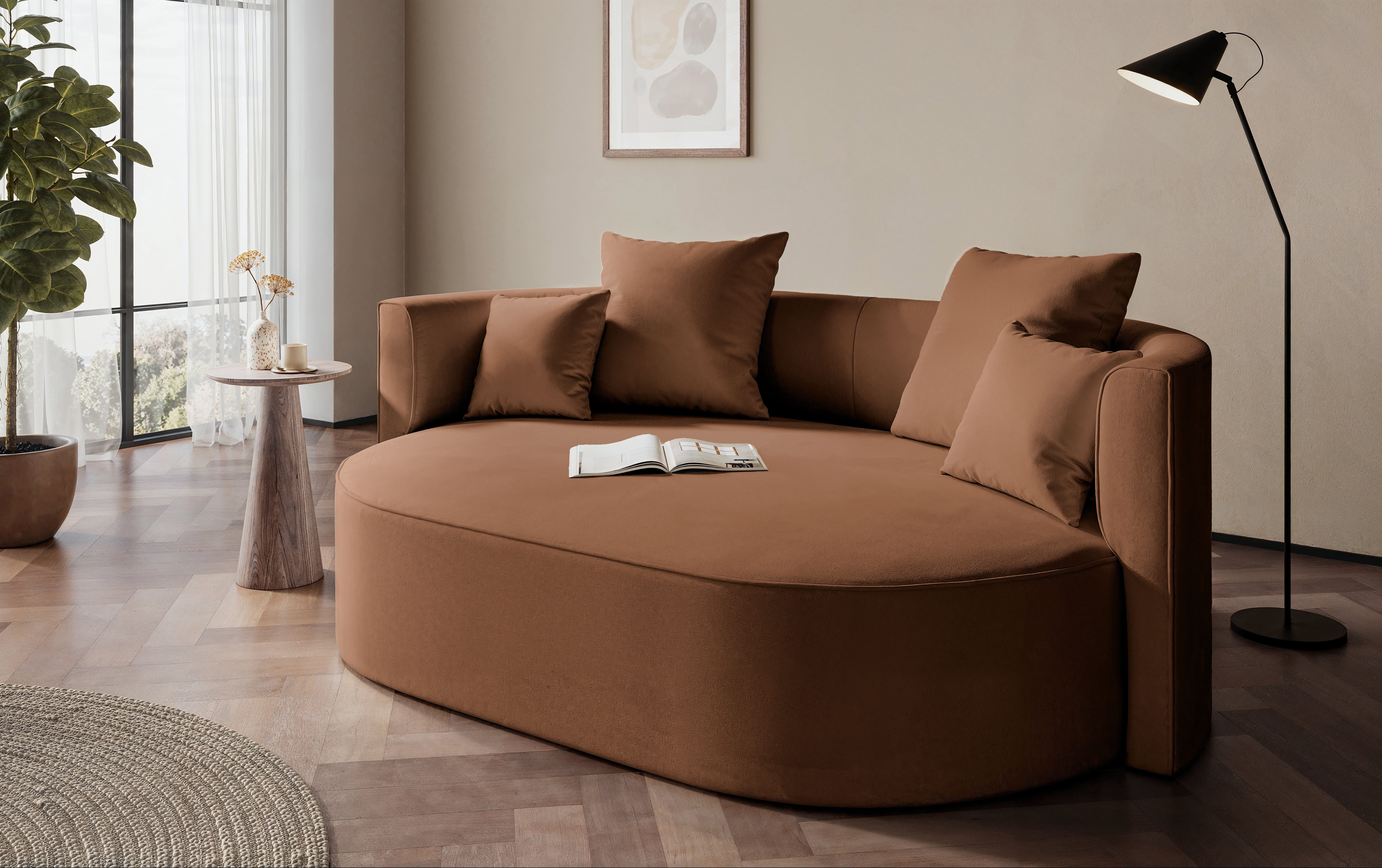 LeGer Home by Lena Gercke 2,5-Sitzer ISALIE, rundes Loungesofa, mit Kissen, perfekt gepolstert, moderne Stoffe, mit 4 Zierkissen, extra große Sitzfläche