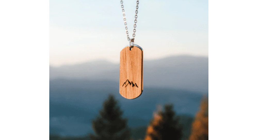 Eydl Kette mit Anhänger Yuno Dog Tag Edelstahl / Nussholz