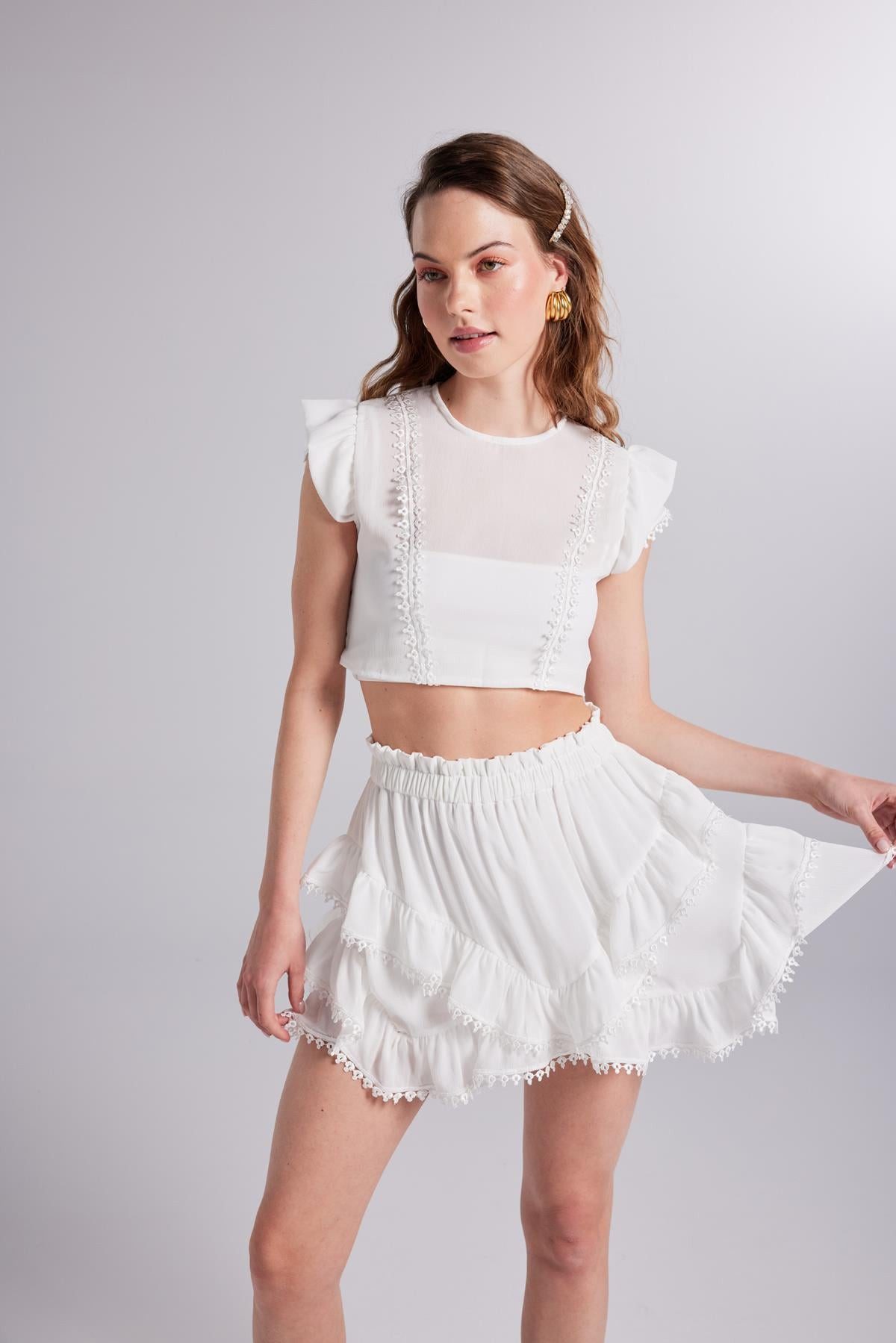 HOLLY LOLLY Blusentop Bestickte Crop-Bluse