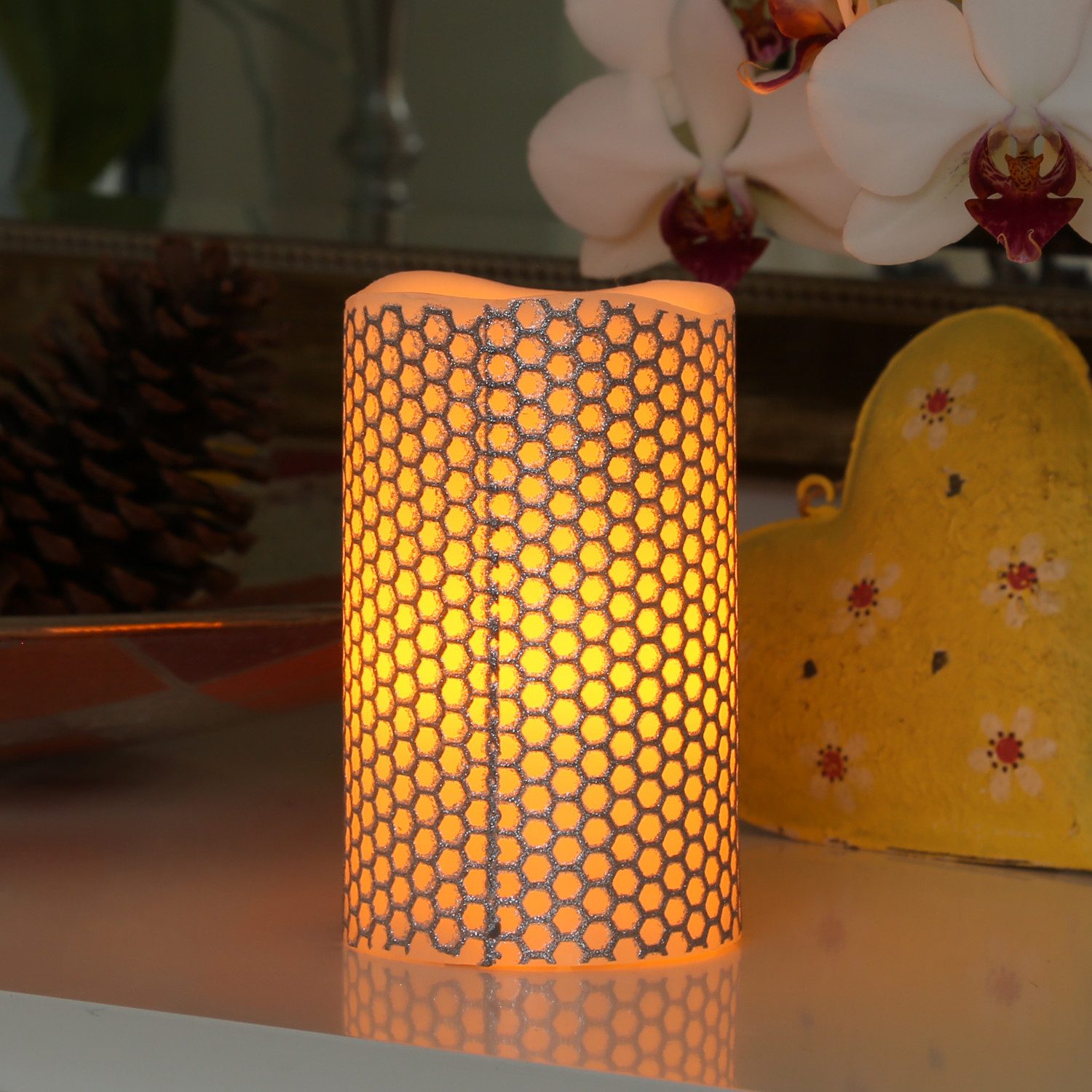 MARELIDA LED-Kerze LED Kerze Honey Wabenmuster Echtwachs flackernd D: 7,5cm H: 12cm