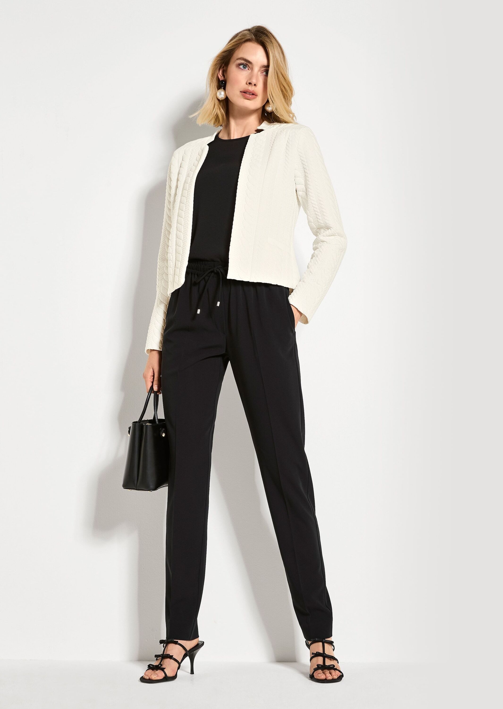 MADELEINE Kurzblazer Langarm Jerseyblazer mit Stehkragen Uni-Design, kleiner Stehkragen, verschlusslos gearbeitet