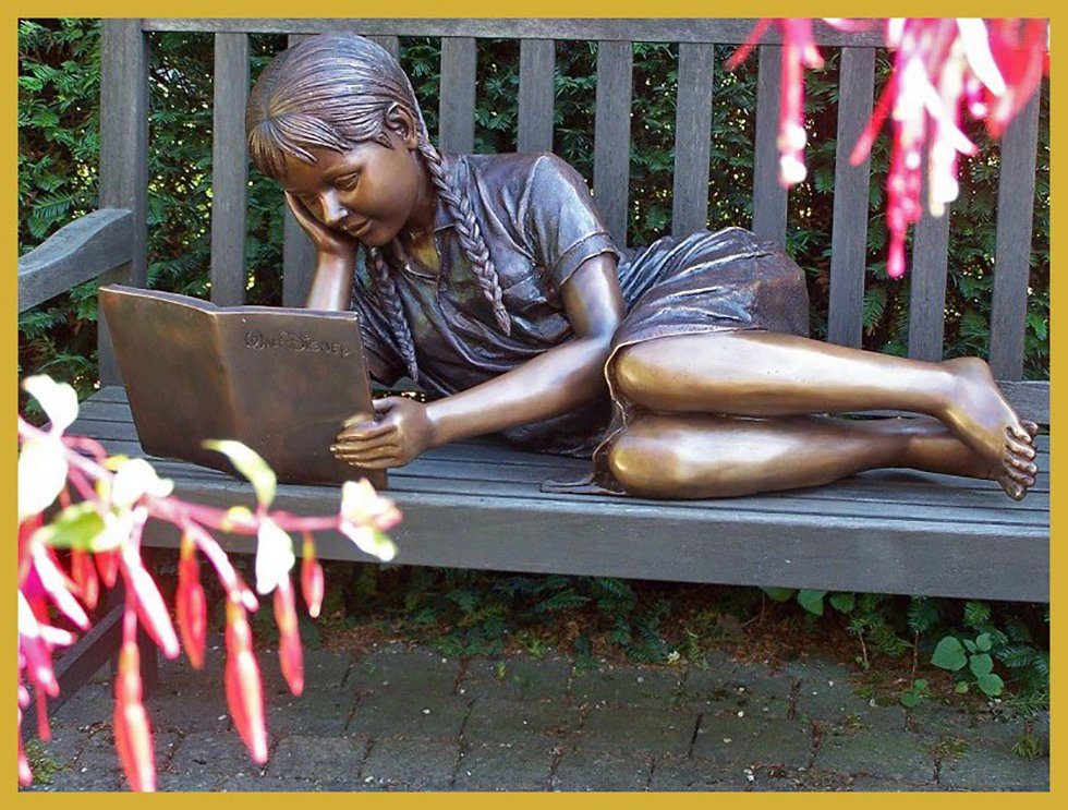 Gartenfigur IDYL Bronze-Skulptur Liegendes lesendes Mädchen