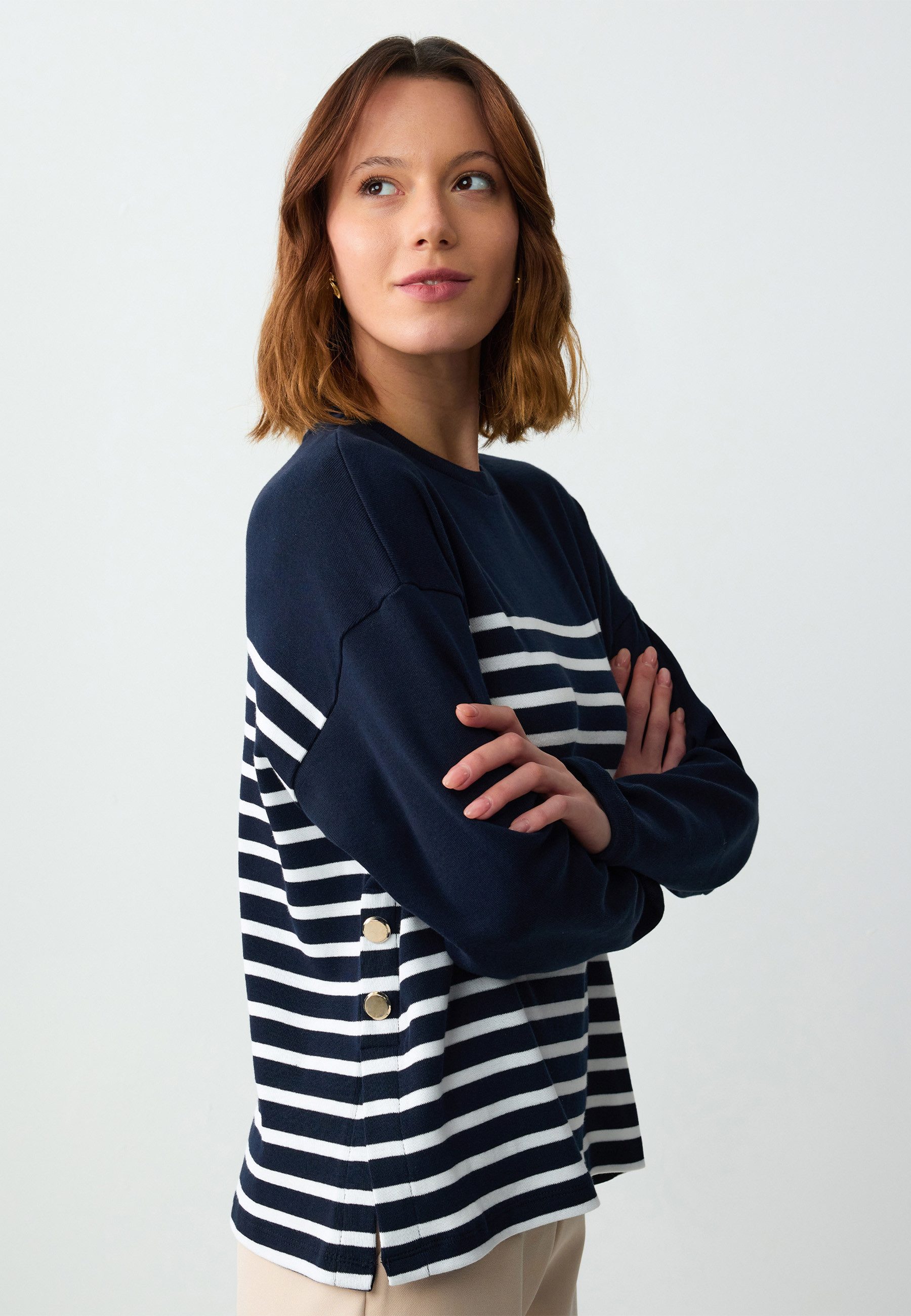 Strickpullover Strickbluse Mit Rundhalsausschnitt Und Langen Ärmeln Und Linienmuster