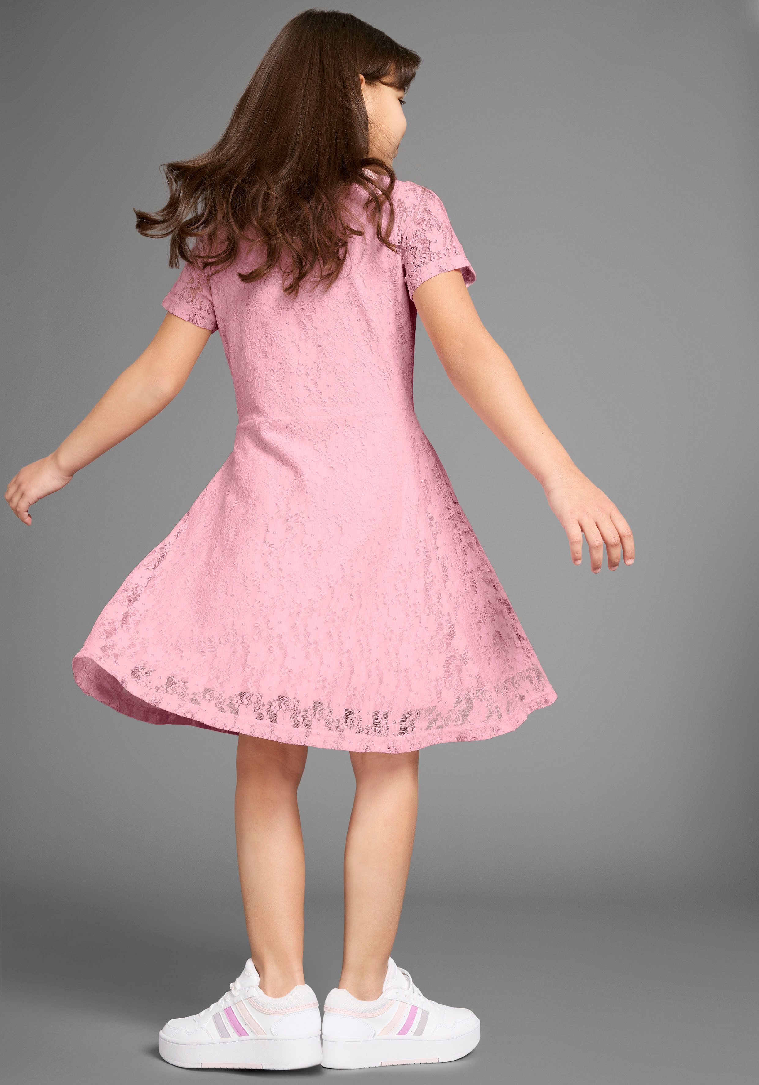KIDSWORLD Spitzenkleid Jerseykleid mit aufwendiger Spitze Festliches Kleid mit Spitze