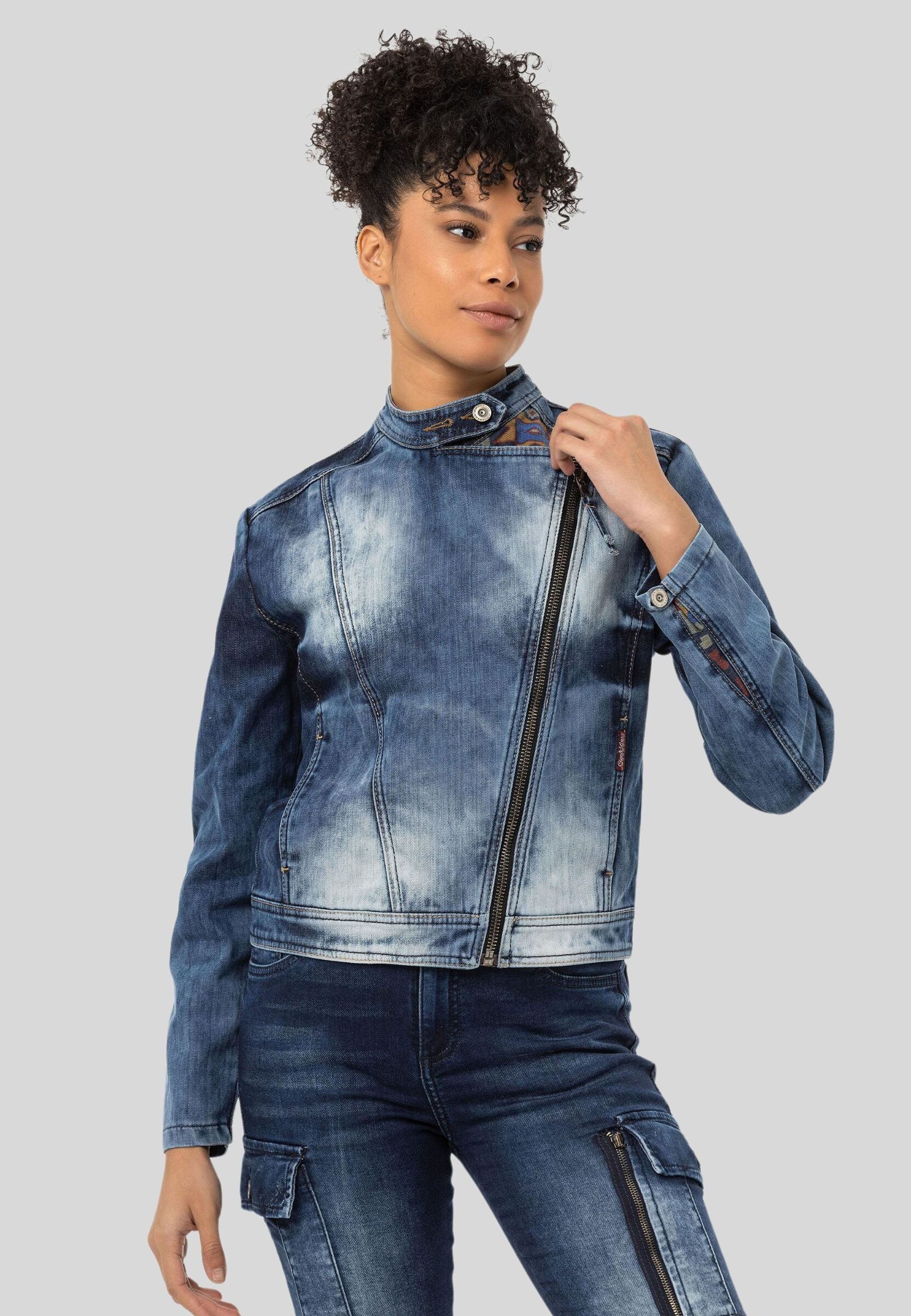 Cipo & Baxx Jeansjacke JEANS JACKET modisches Statement