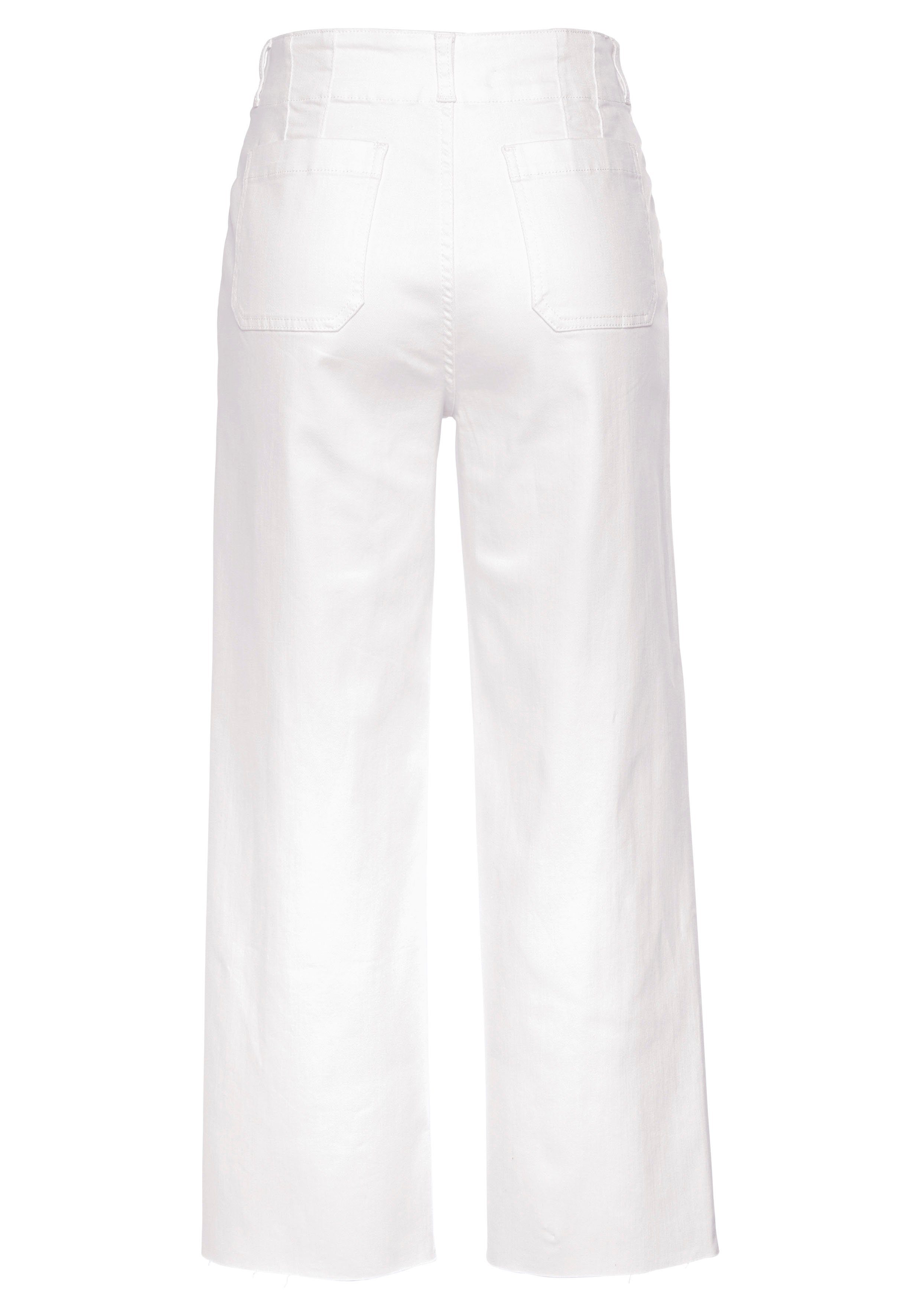 Jeans mit weiß aufgesetzten Taschen LASCANA Weite