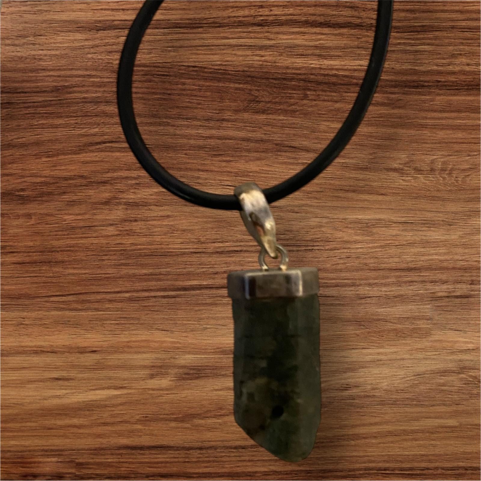 Eden Stone Kette mit Einhänger Halskette Smaragd-Heilstein Anhänger 925er Silberkappe Grüner Kristall (1-tlg)