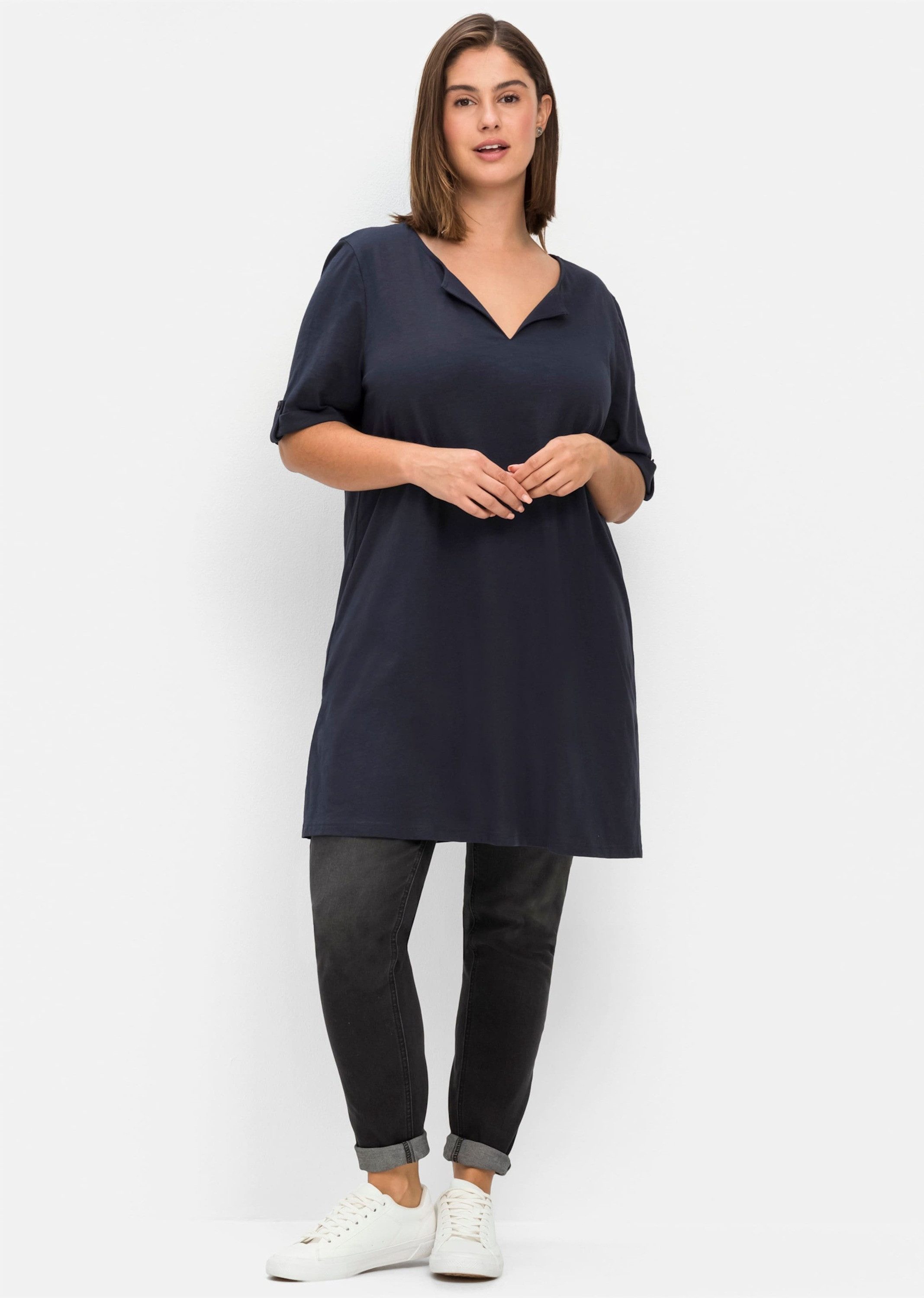 Sheego T-Shirt Longshirt Kurzarm mit geschlitztem Ausschnitt – Bild 3 von 5